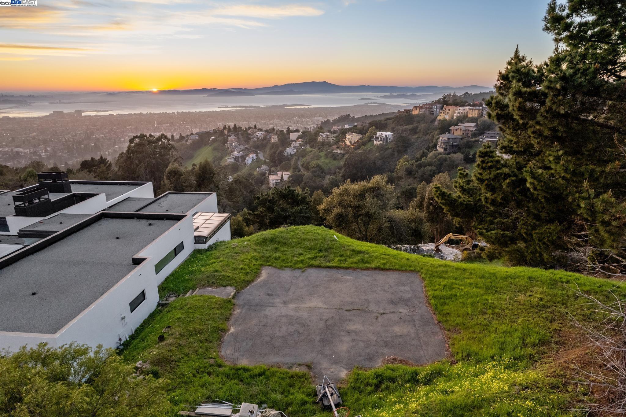 7041 Devon Way Berkeley, CA 94705 - Photo 12 of 19