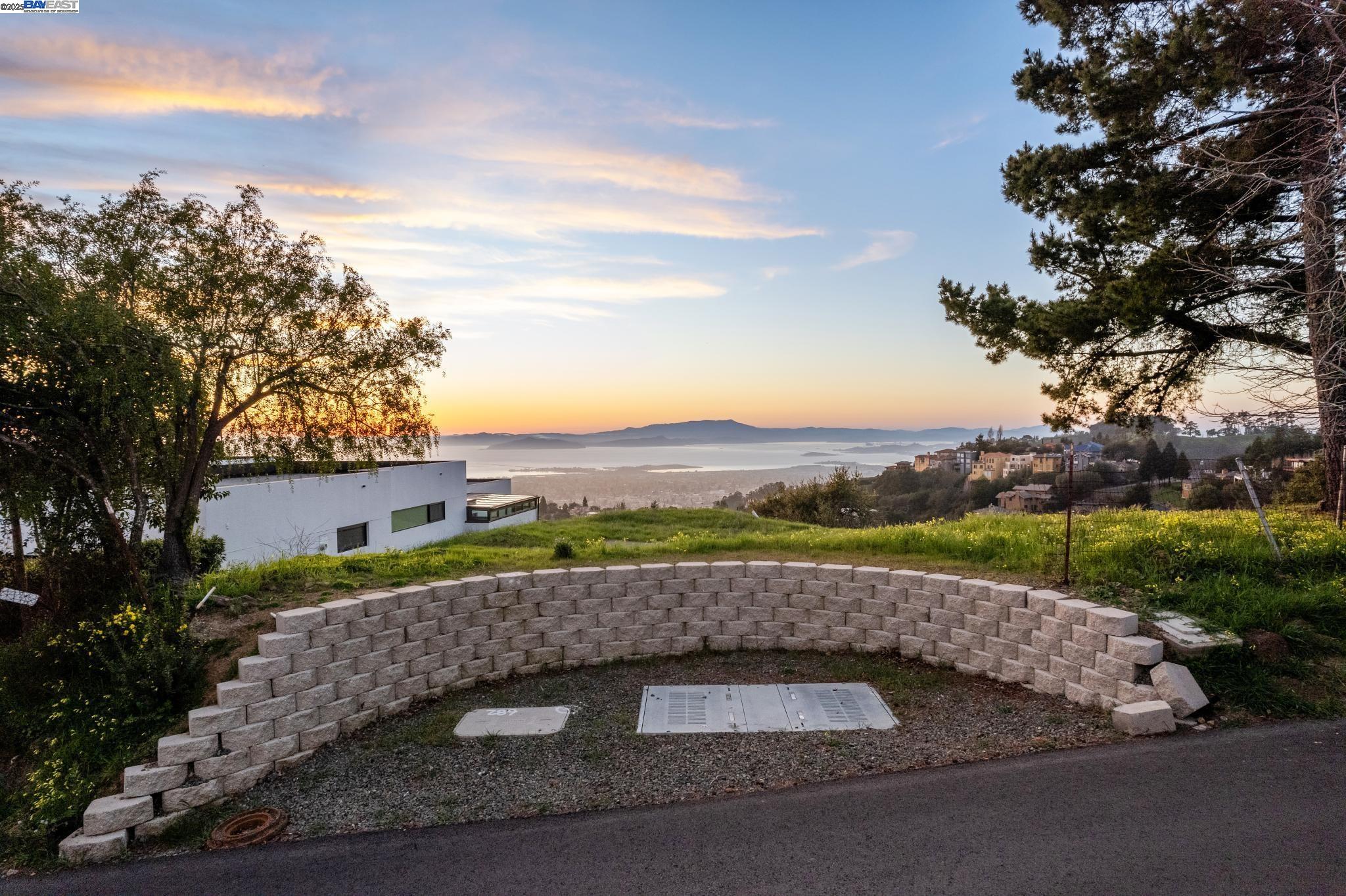 7041 Devon Way Berkeley, CA 94705 - Photo 13 of 19