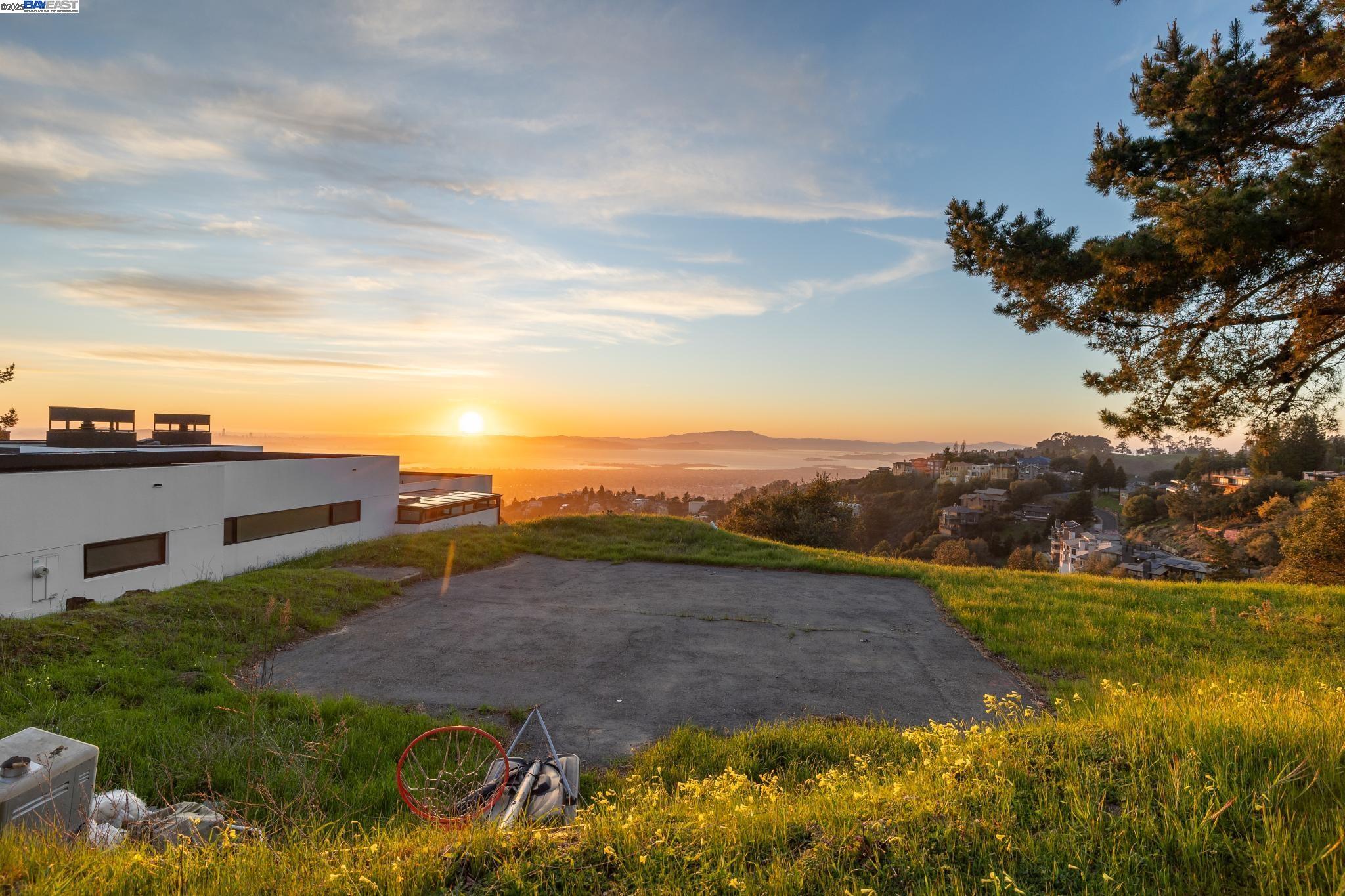 7041 Devon Way Berkeley, CA 94705 - Photo 3 of 19