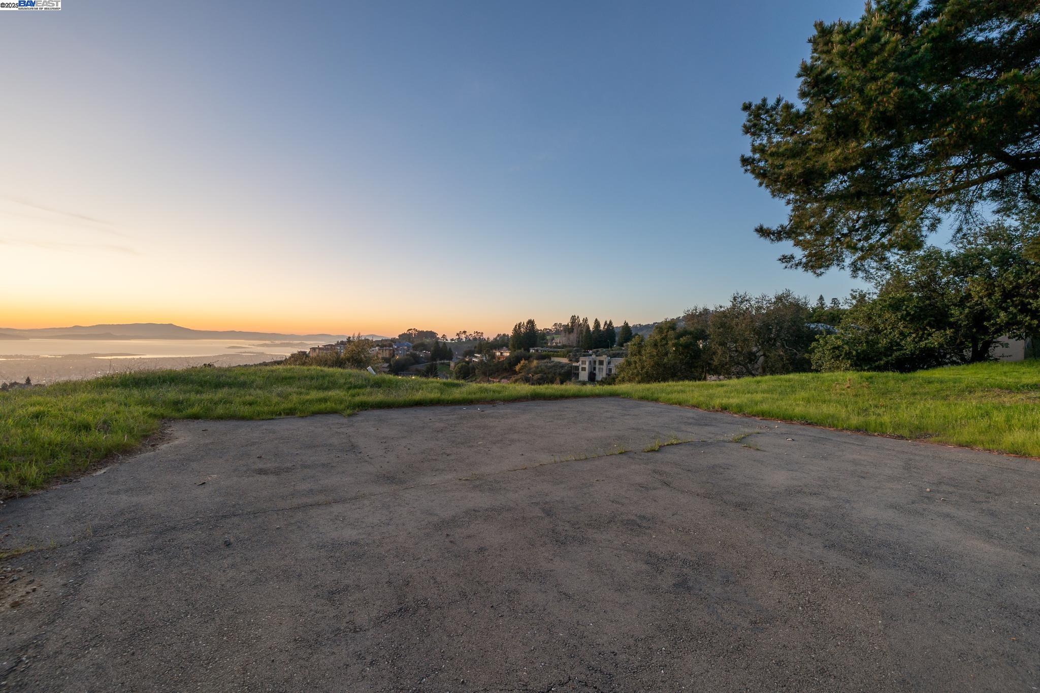 7041 Devon Way Berkeley, CA 94705 - Photo 4 of 19