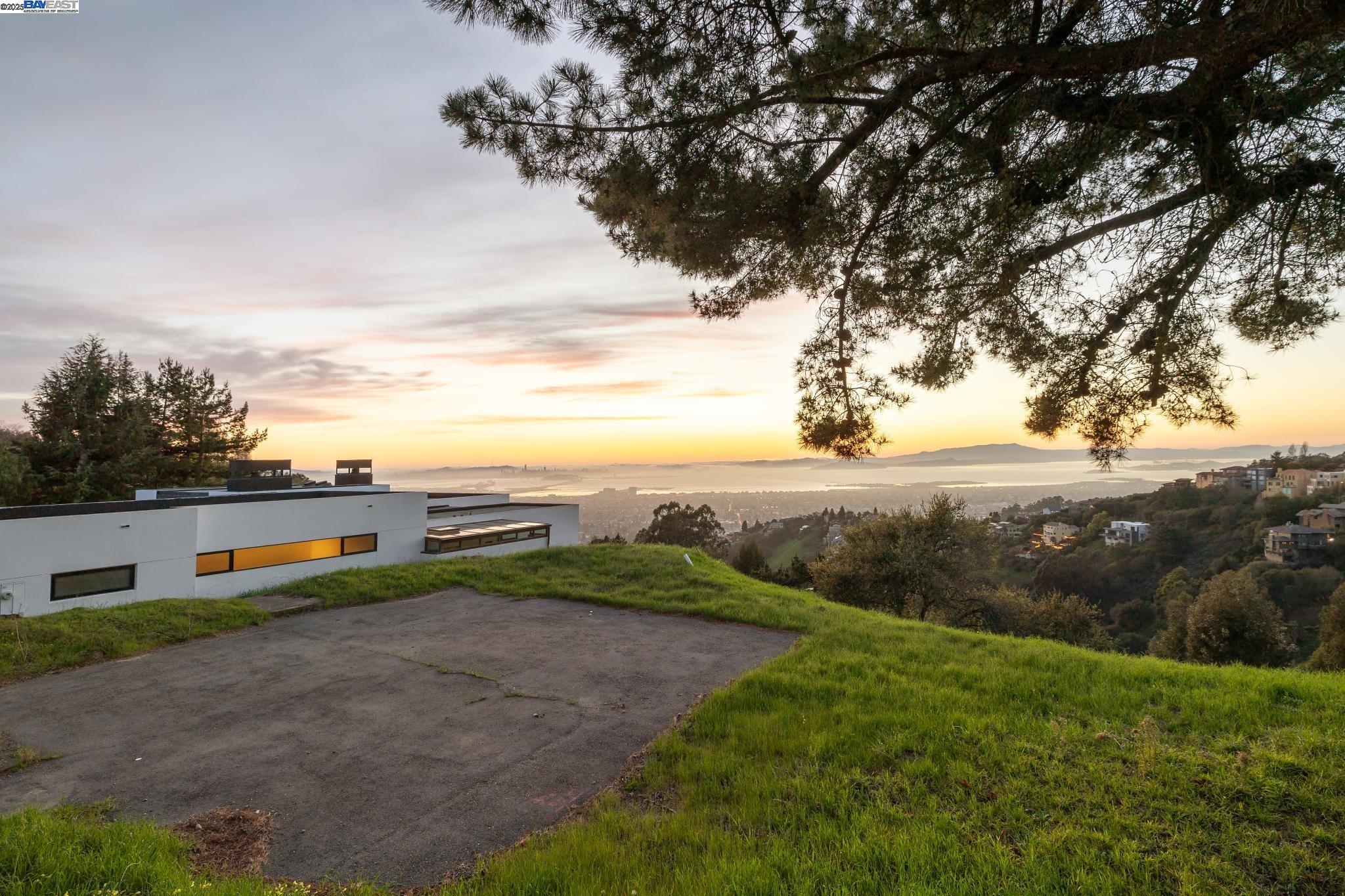 7041 Devon Way Berkeley, CA 94705 - Photo 5 of 19