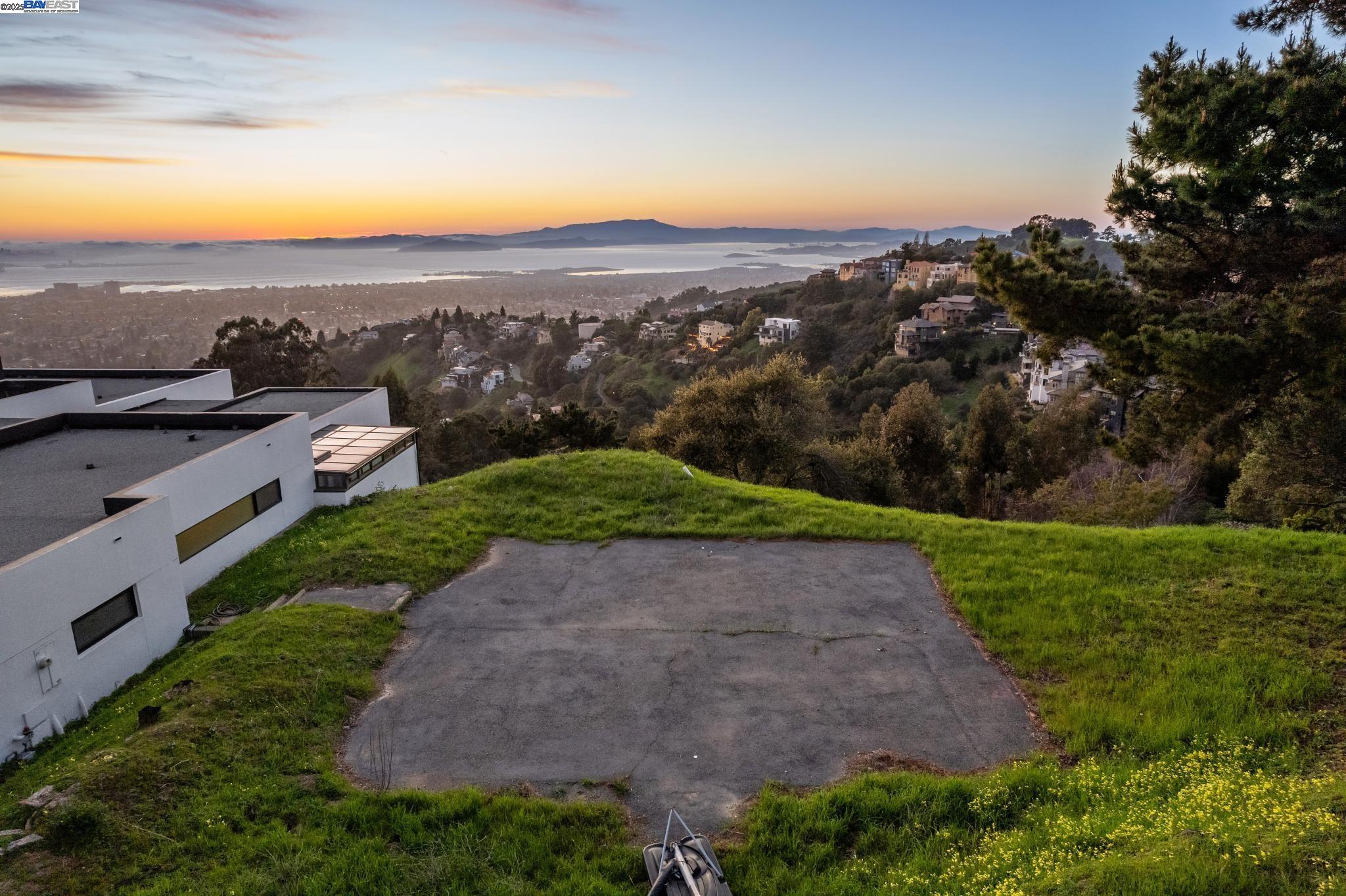 7041 Devon Way Berkeley, CA 94705 - Photo 8 of 19