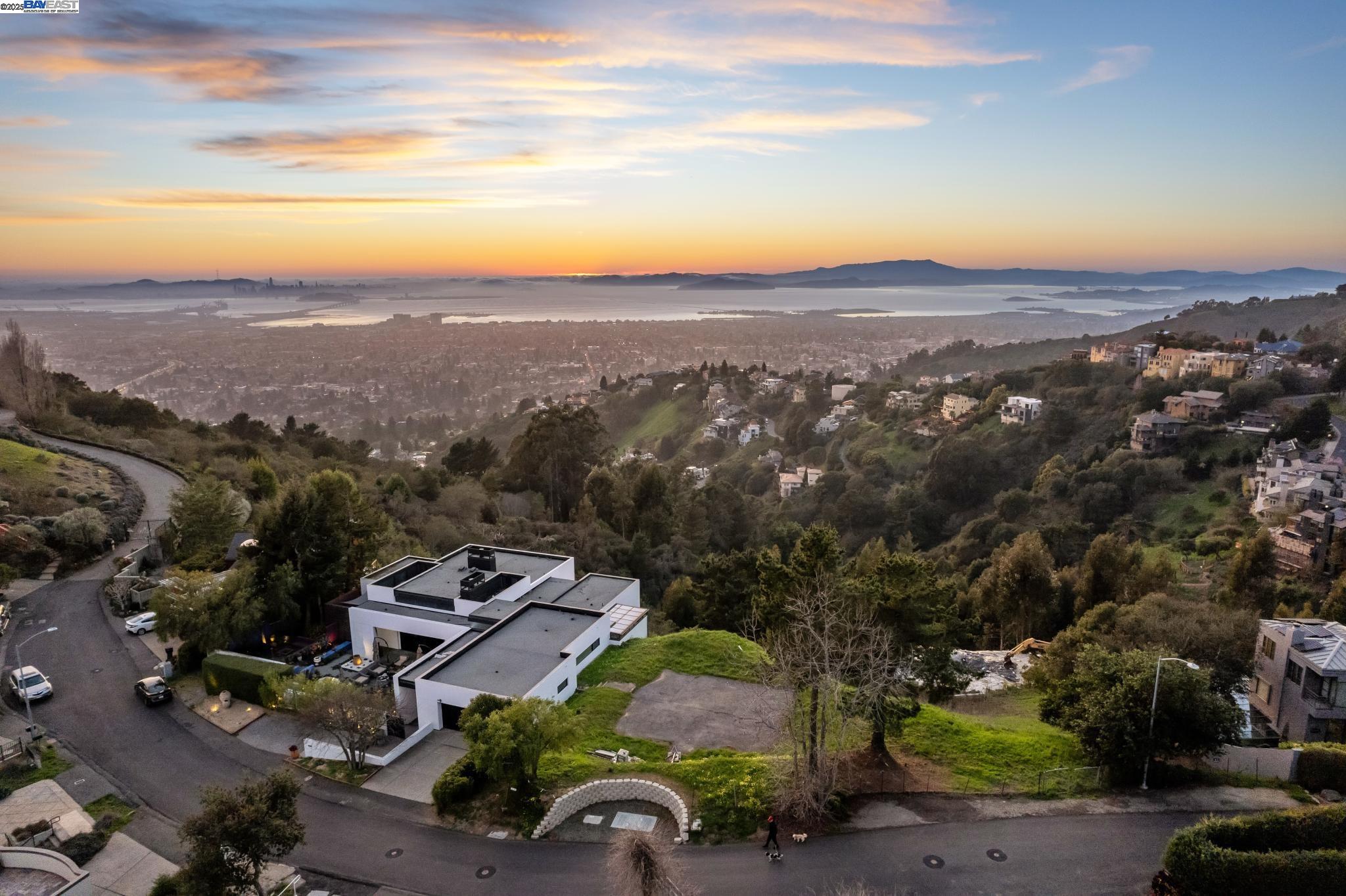 7041 Devon Way Berkeley, CA 94705 - Photo 9 of 19