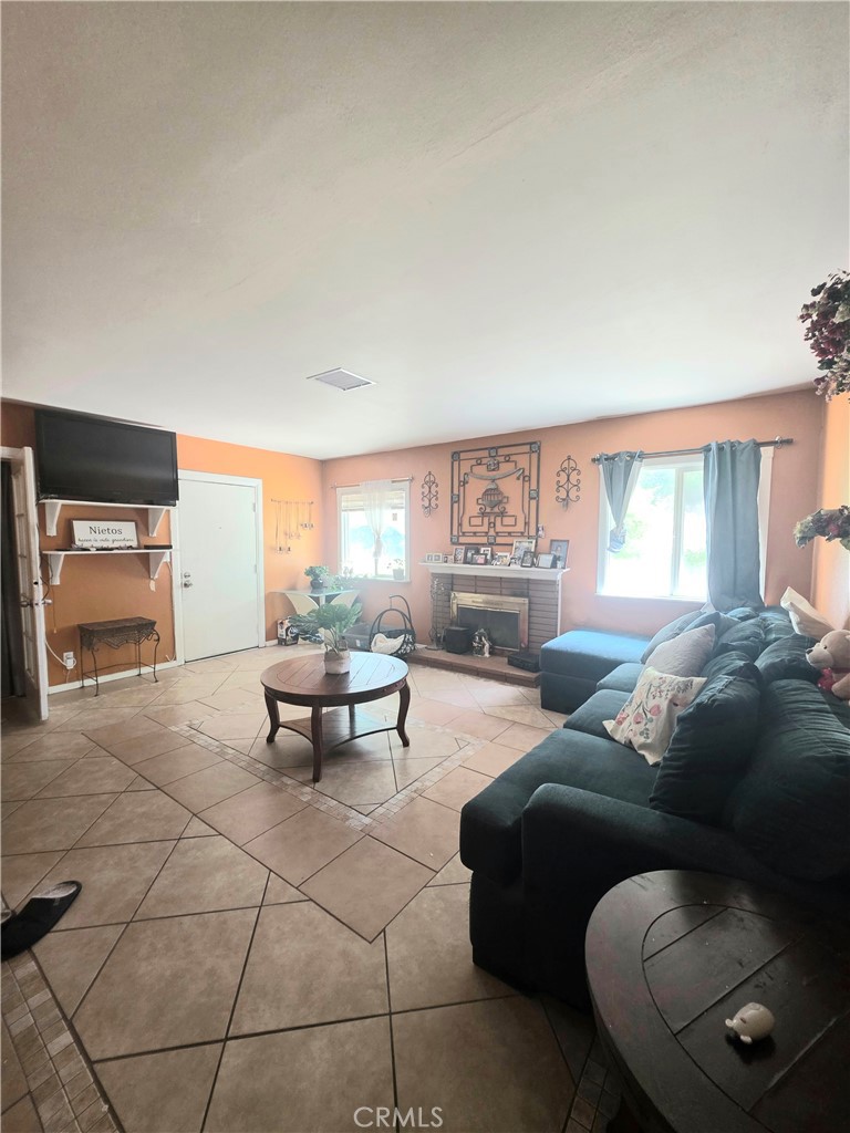 16486 Hughes Road Victorville, CA 92395 - Photo 12 of 23