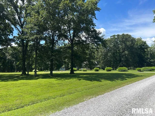 $23,500 | 50-51 Deer Park Drive, Dix, IL 62830