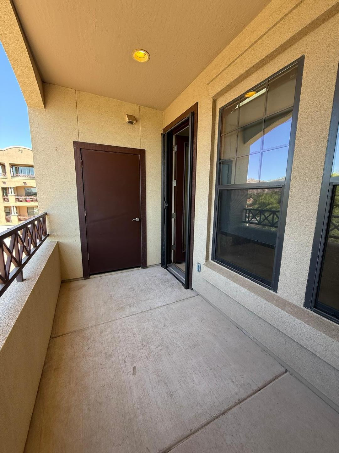 7291 North Scottsdale Road, Unit 3003 Paradise Valley, AZ 85253 - Photo 14 of 45 a big room with closet and a bathroom