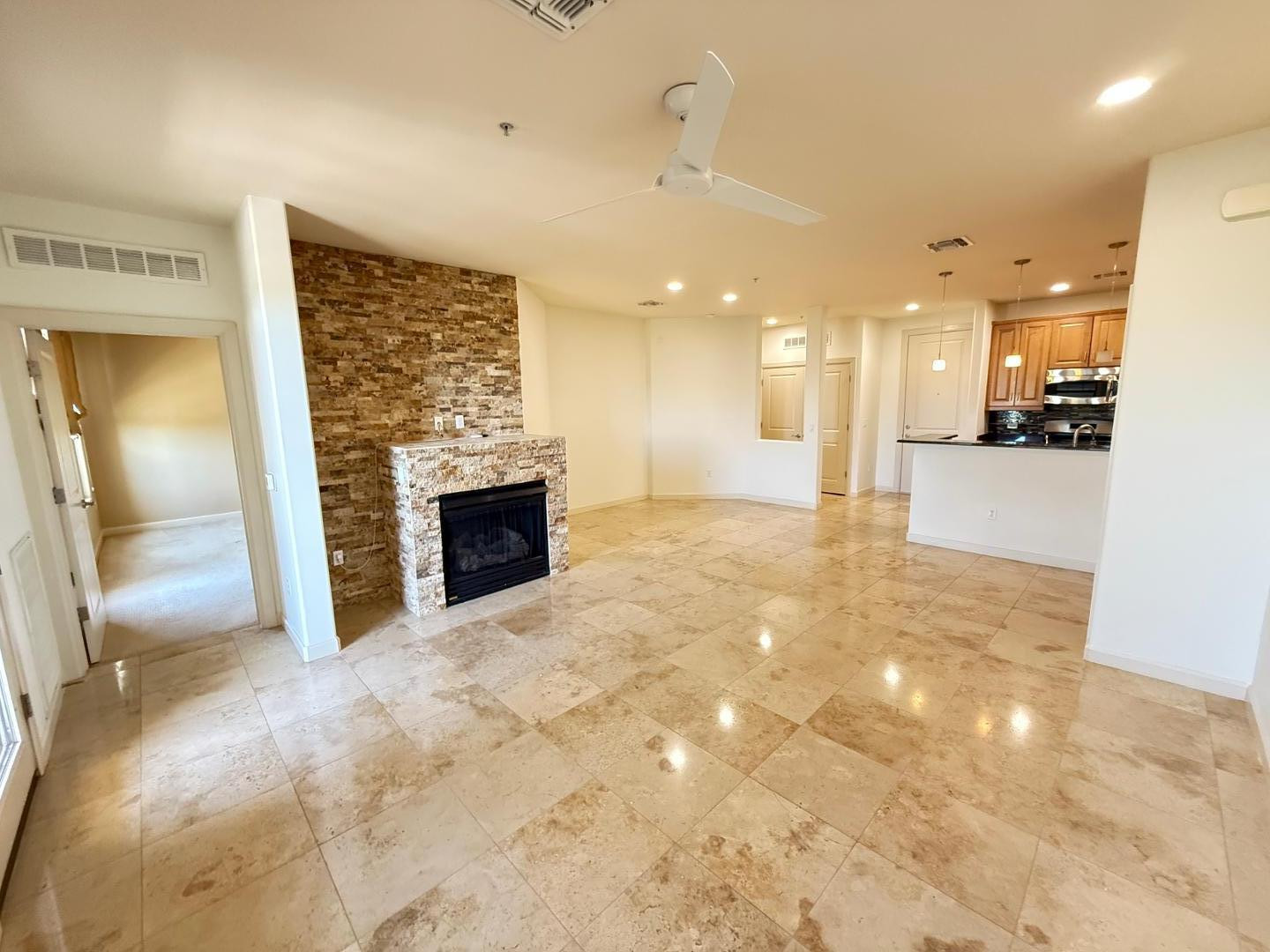 7291 North Scottsdale Road, Unit 3003 Paradise Valley, AZ 85253 - Photo 19 of 45 a view of a hallway with a kitchen