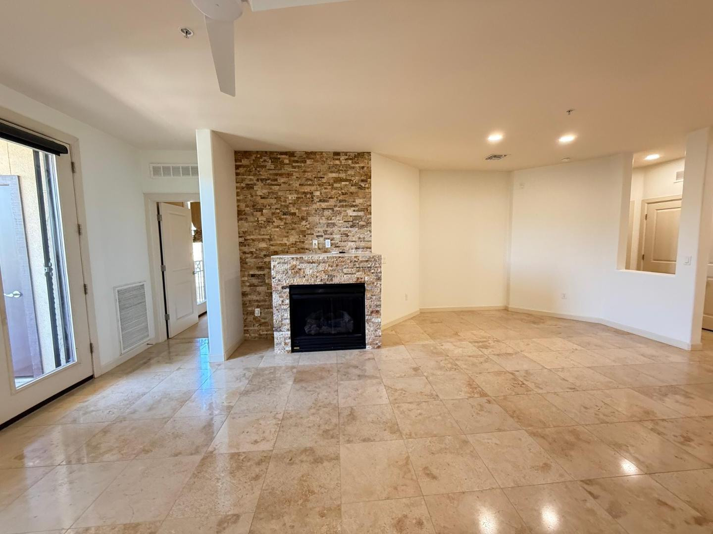 7291 North Scottsdale Road, Unit 3003 Paradise Valley, AZ 85253 - Photo 20 of 45 a view of an empty room with a fireplace