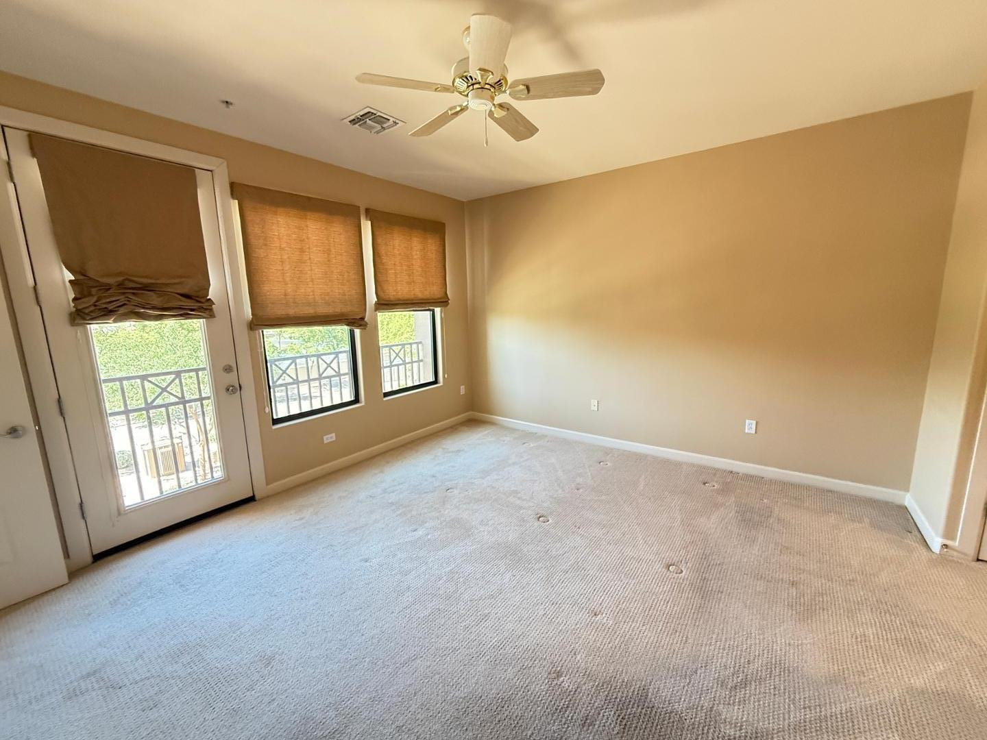 7291 North Scottsdale Road, Unit 3003 Paradise Valley, AZ 85253 - Photo 22 of 45 a view of an empty room with a window