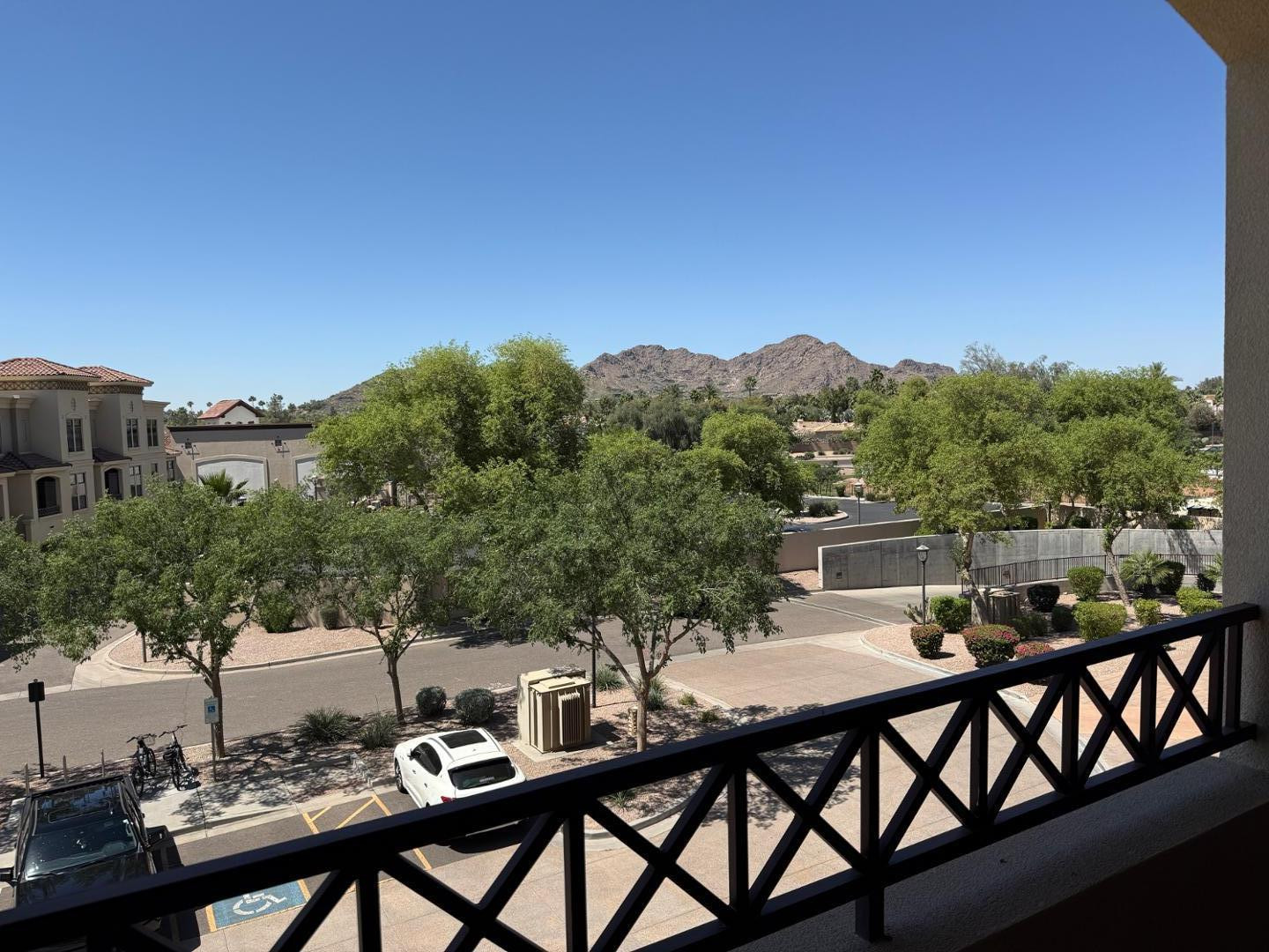 7291 North Scottsdale Road, Unit 3003 Paradise Valley, AZ 85253 - Photo 37 of 45 a view of a balcony dining area