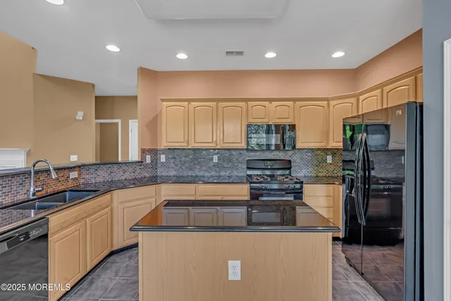 $790,000 | 11 Turnberry Drive, Manalapan, NJ 07726