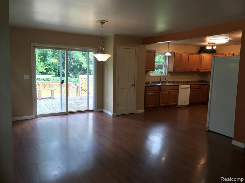 9117 Bennett Lake Road Fenton, MI 48430 - Photo 5 of 29