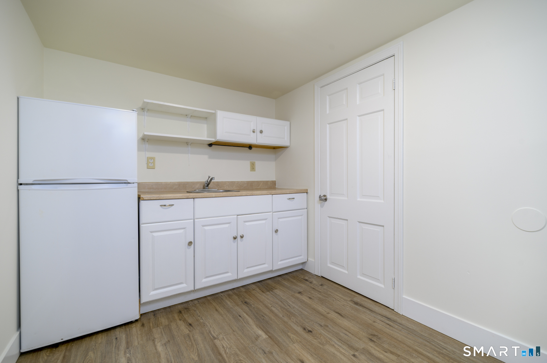 206 Ridgefield Avenue Bridgeport, CT 06610 - Photo 23 of 35