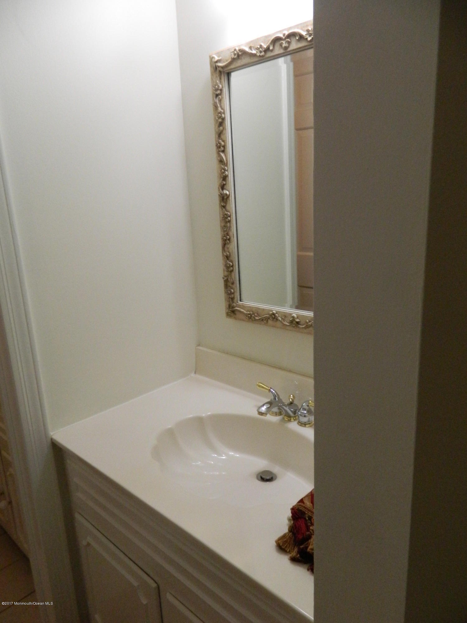 2 Berkeley Square Brielle, NJ 08730 - Photo 13 of 17 2013-05-29 19.33.20