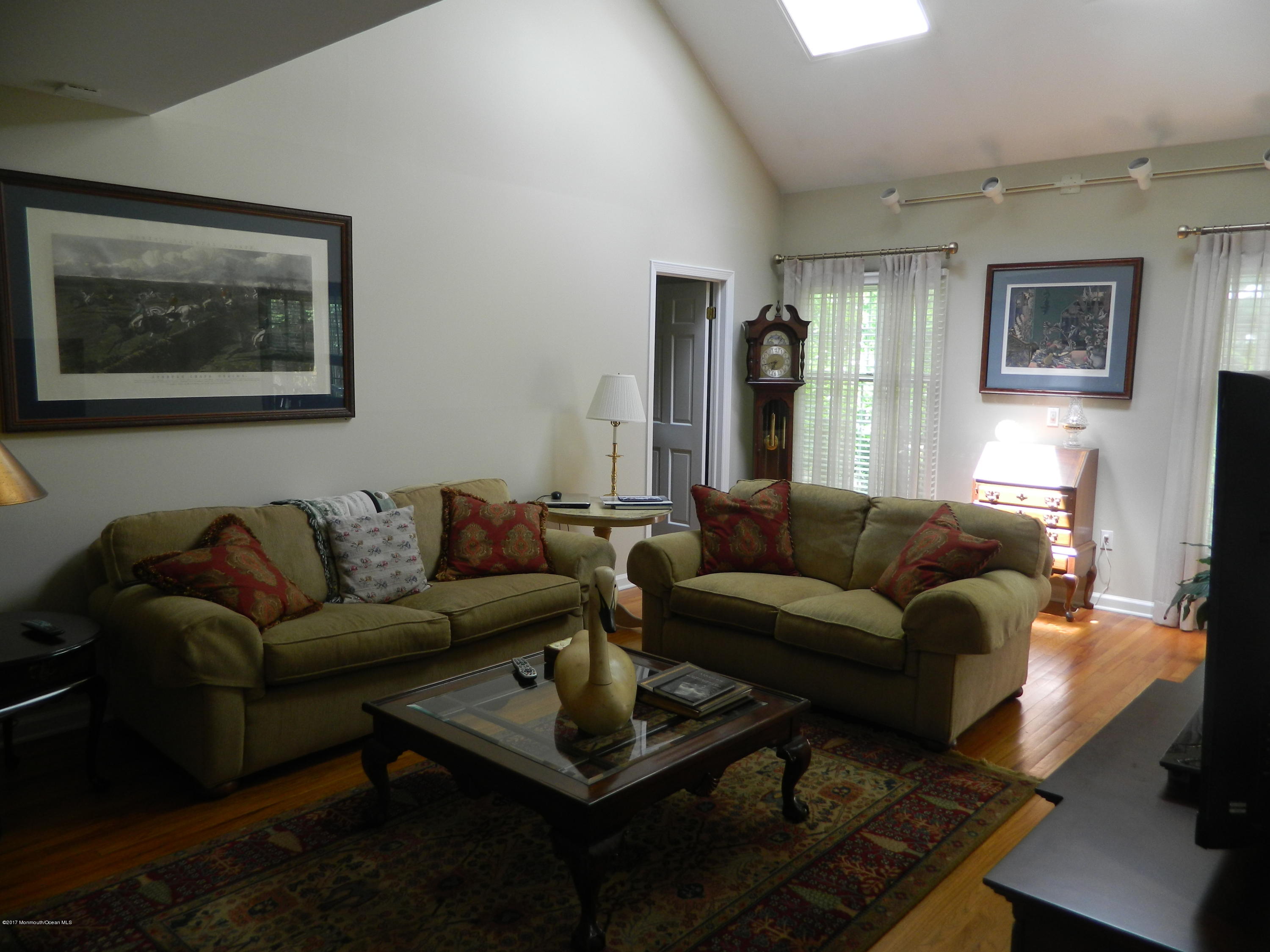 2 Berkeley Square Brielle, NJ 08730 - Photo 3 of 17 2013-05-29 19.31.05