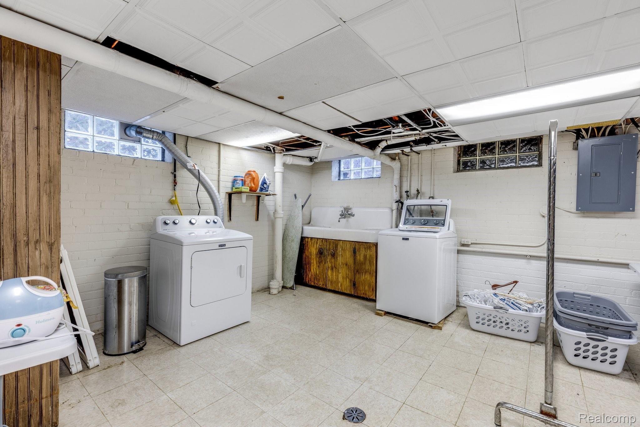 1336 Bishop Road Grosse Pointe, MI 48230 - Photo 28 of 36 1336+Bishop+Rd+Grosse+Pointe+Park-27-web.jpg