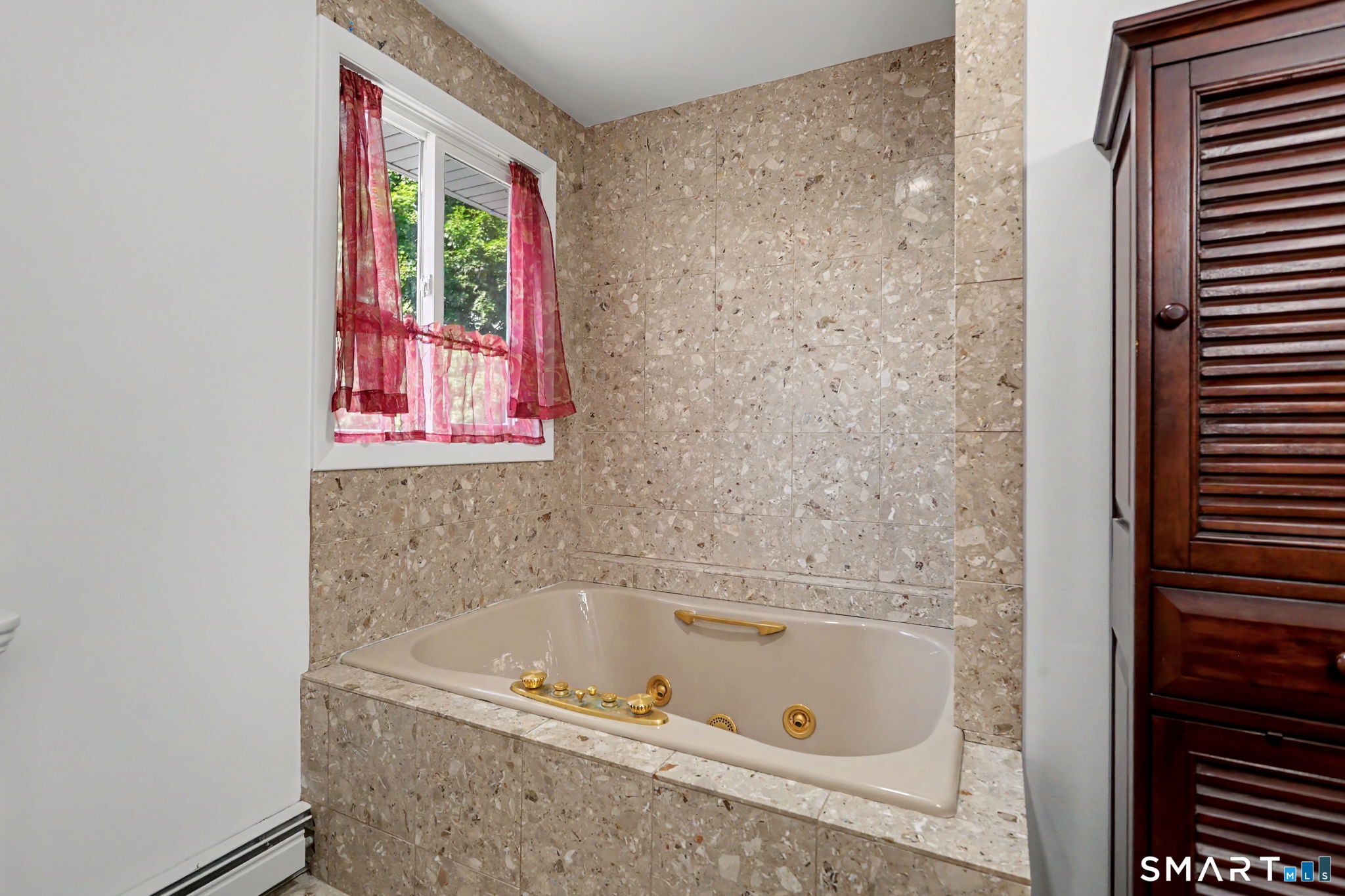 78 Chestnut Hill Road Trumbull, CT 06611 - Photo 19 of 36