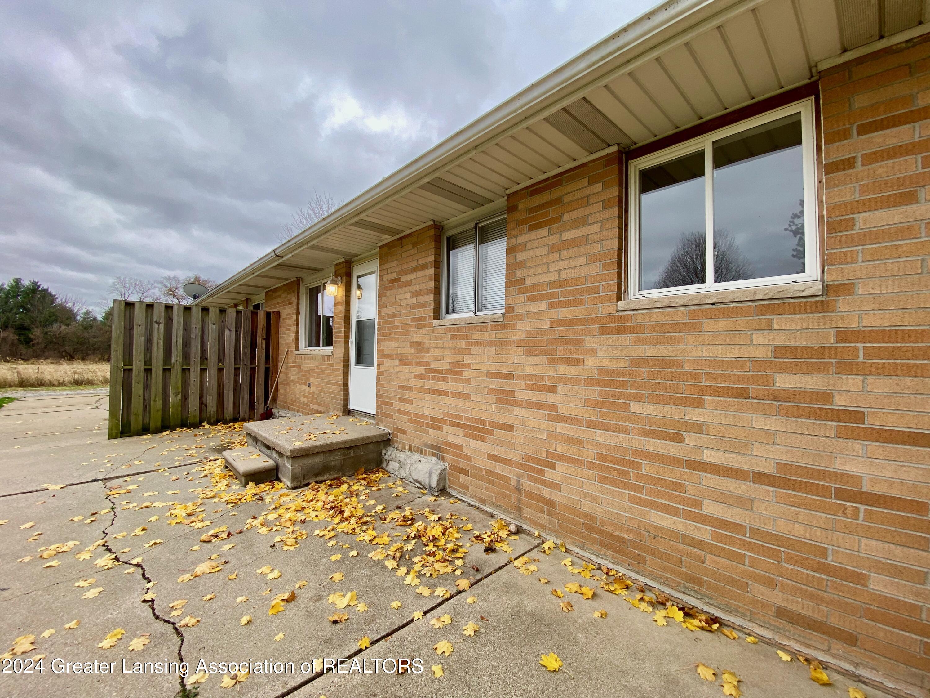 15321 Airport Road Lansing, MI 48906 - Photo 22 of 38 IMG_4027