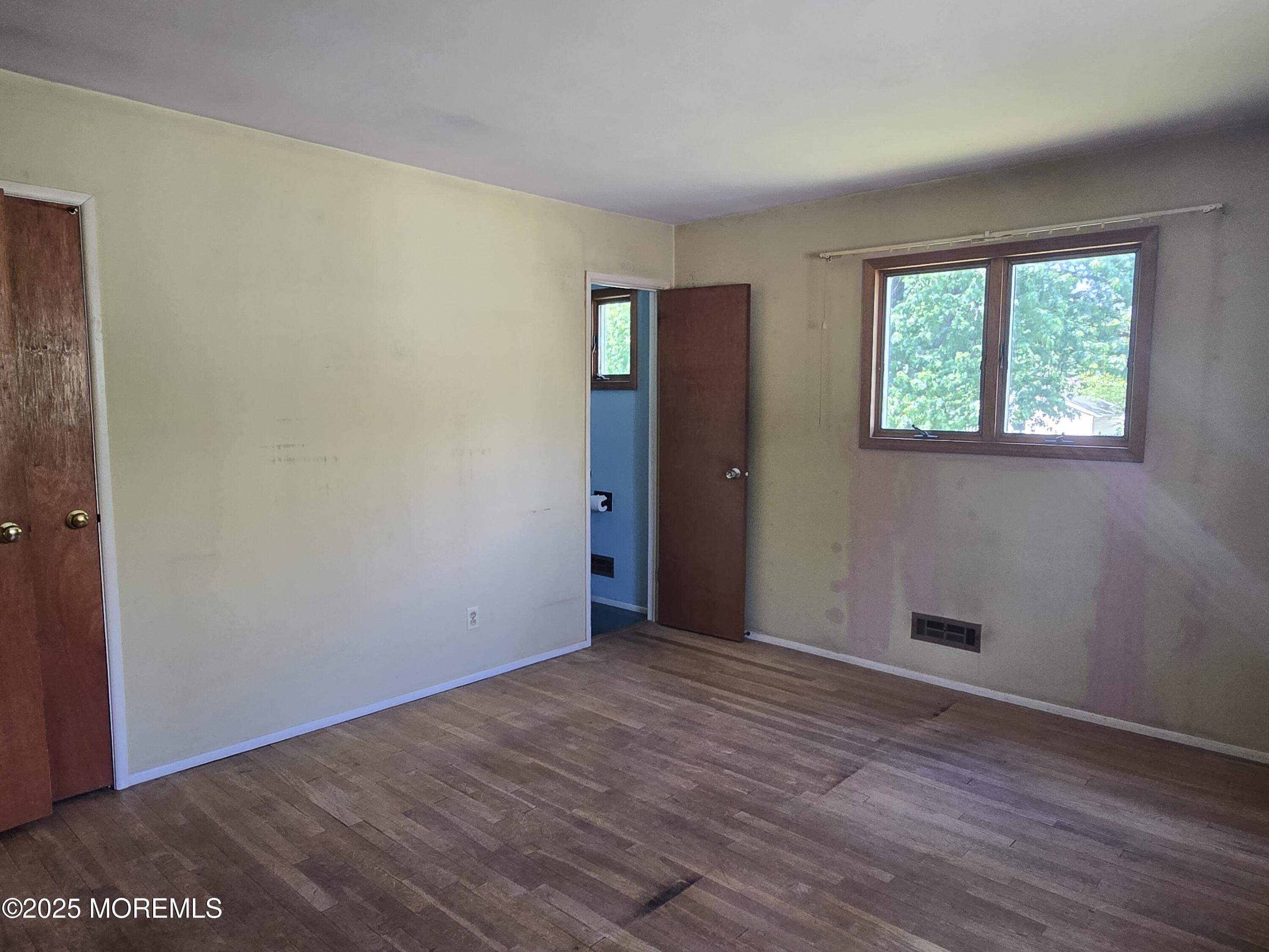 13 Mayfair Road Holmdel, NJ 07733 - Photo 12 of 31 20250512_132121