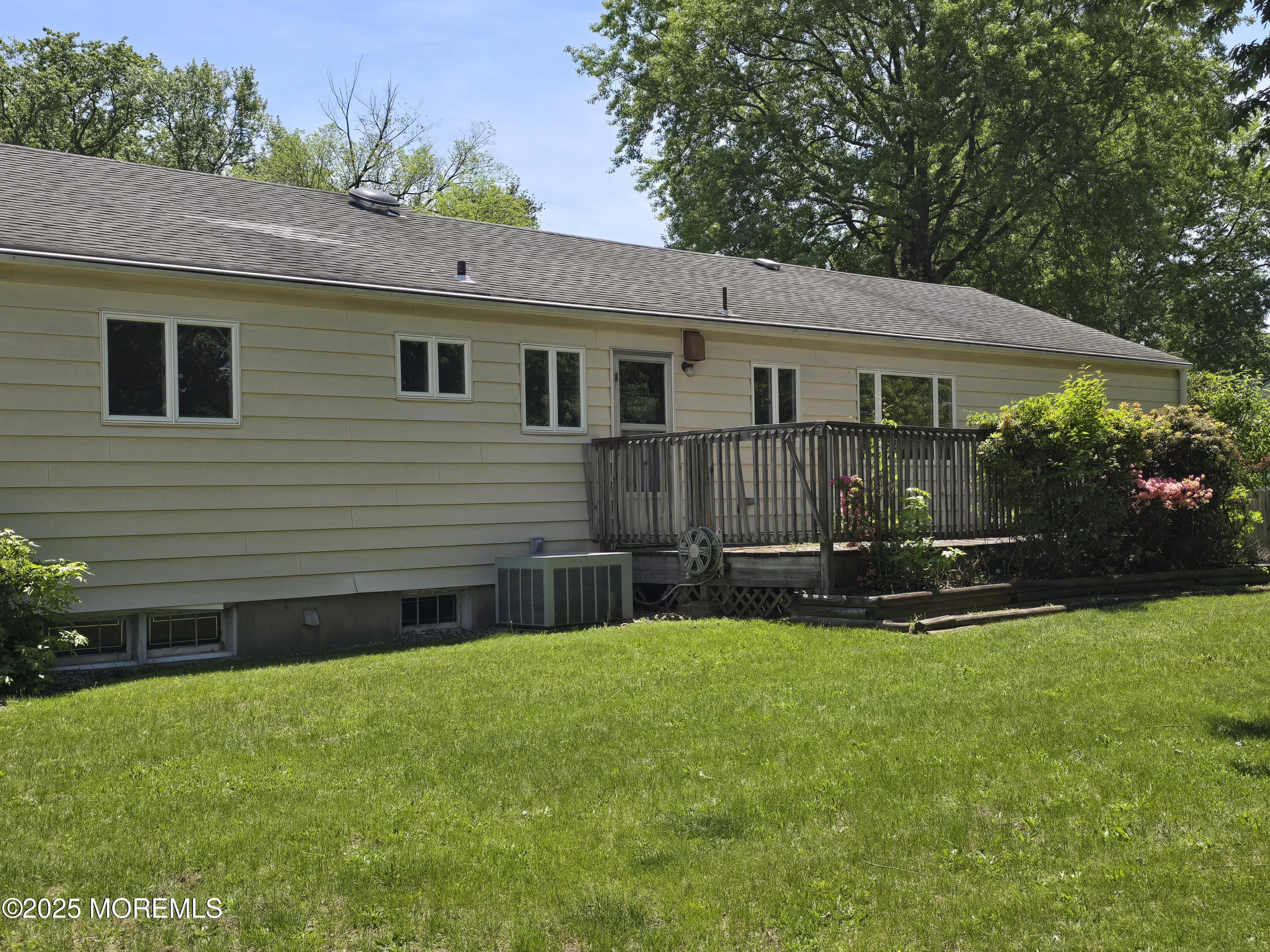 13 Mayfair Road Holmdel, NJ 07733 - Photo 17 of 31 20250512_132503