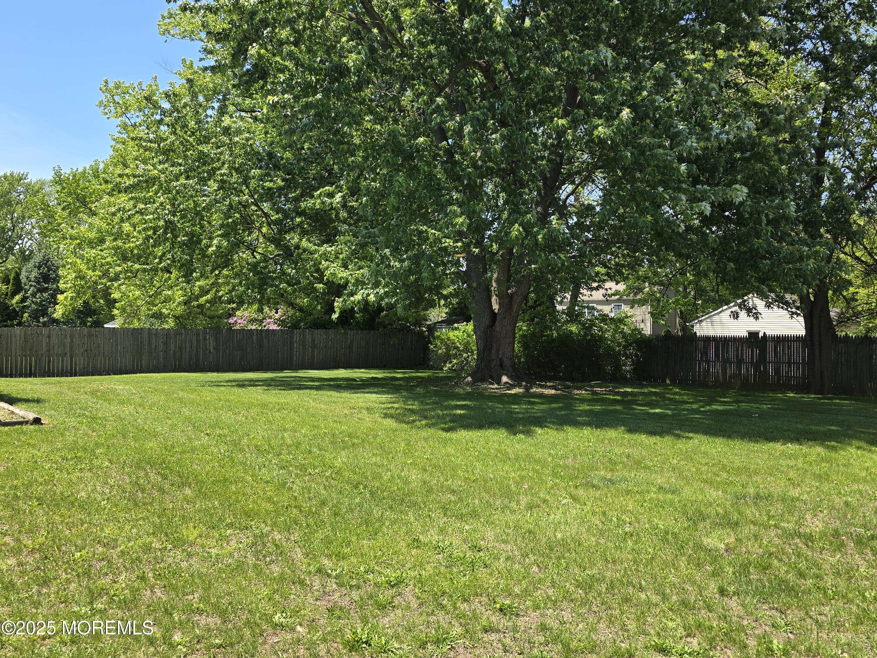 13 Mayfair Road Holmdel, NJ 07733 - Photo 25 of 31 20250512_132524