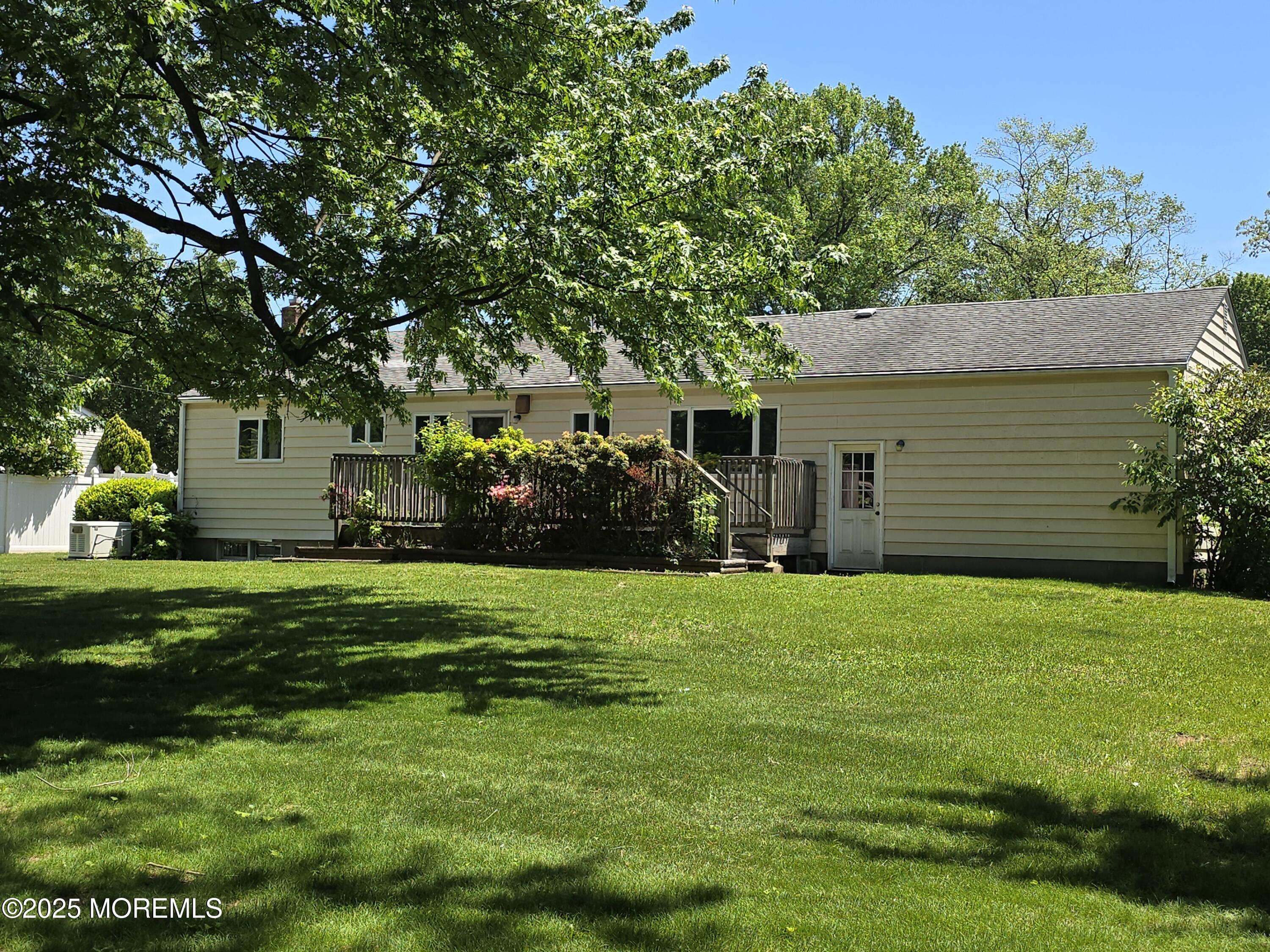 13 Mayfair Road Holmdel, NJ 07733 - Photo 29 of 31 20250512_132413