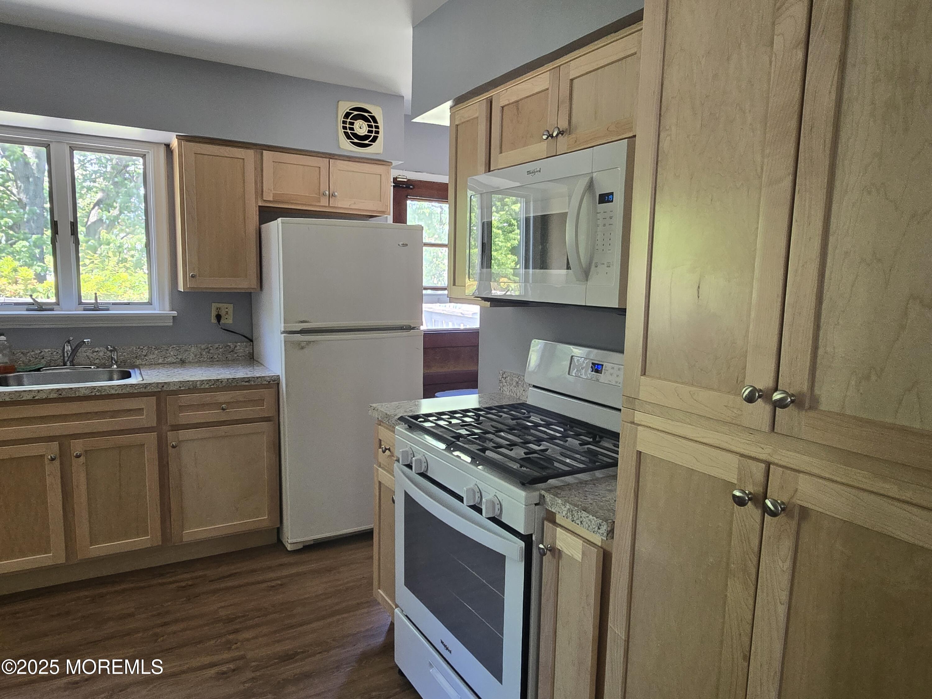 13 Mayfair Road Holmdel, NJ 07733 - Photo 6 of 31 20250512_132003