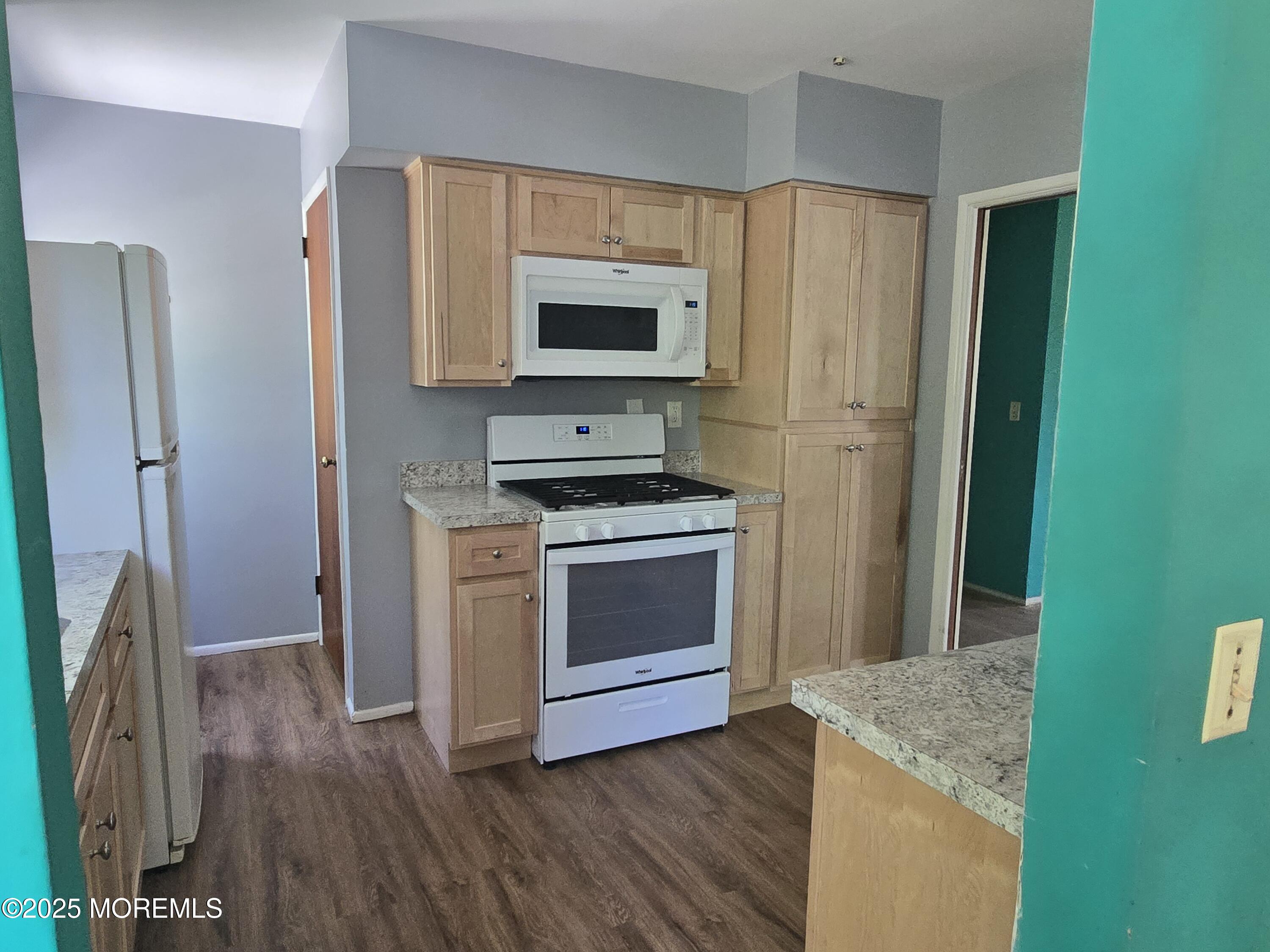 13 Mayfair Road Holmdel, NJ 07733 - Photo 7 of 31 20250512_131938