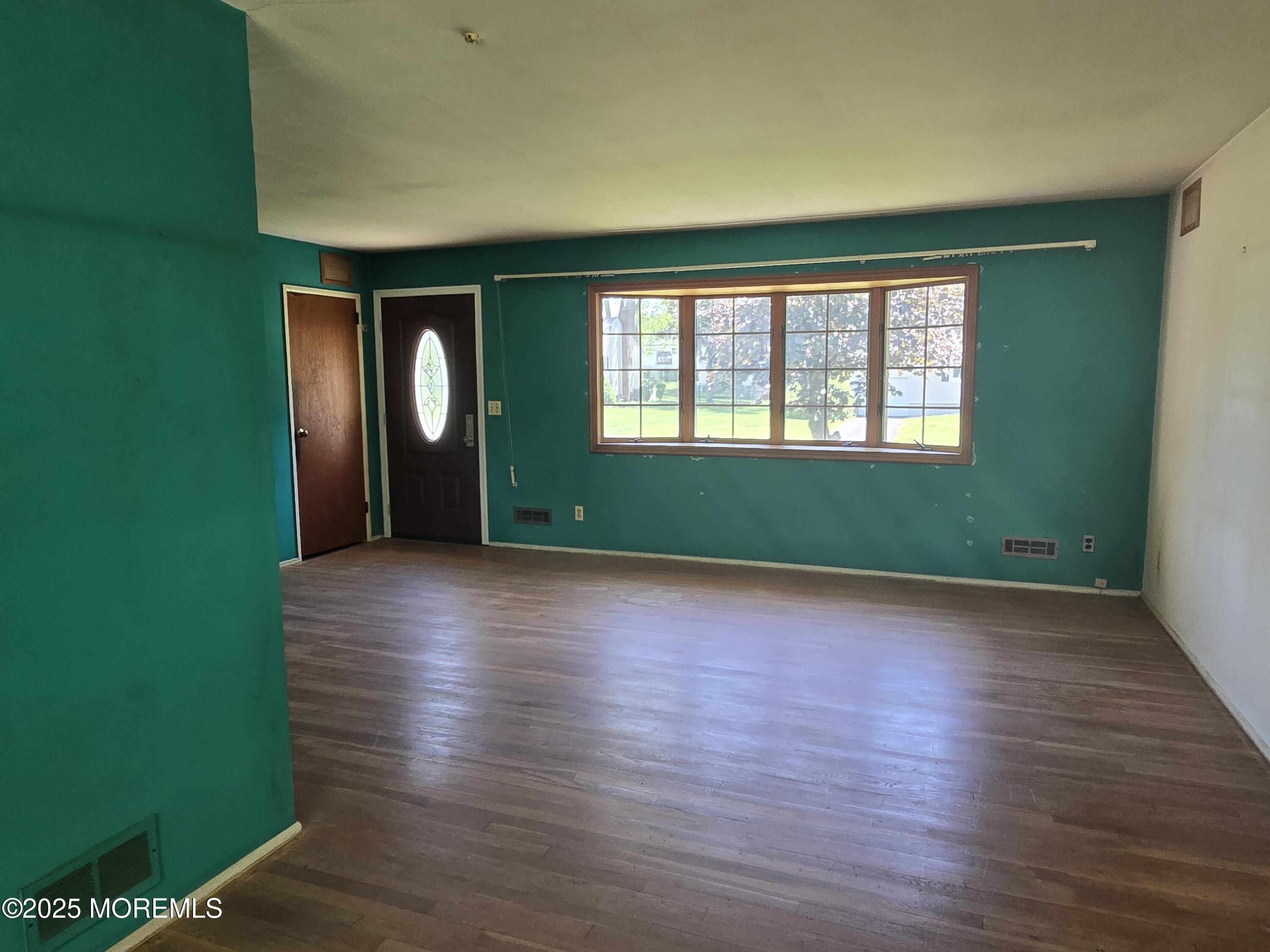 13 Mayfair Road Holmdel, NJ 07733 - Photo 8 of 31 20250512_131933