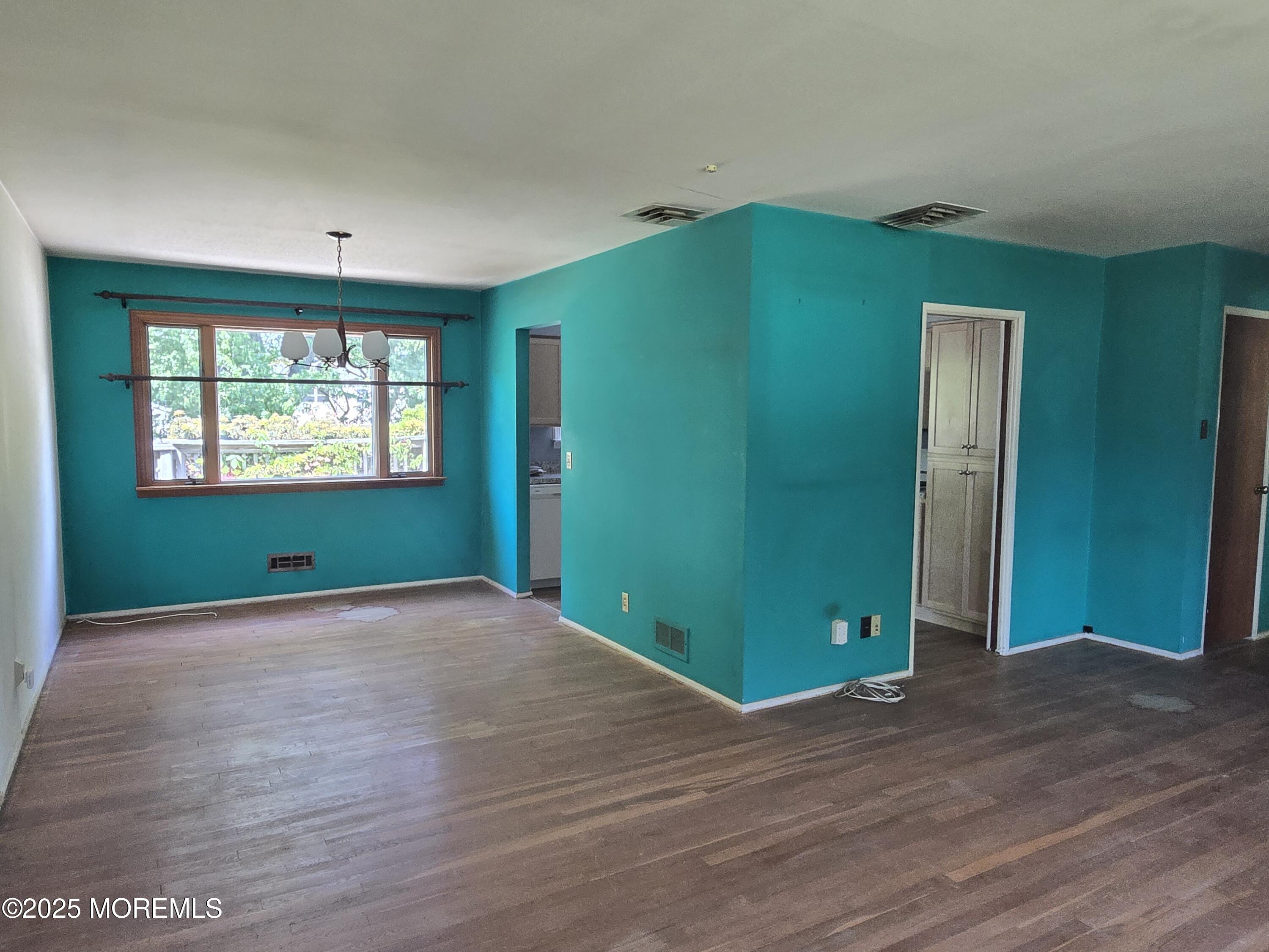 13 Mayfair Road Holmdel, NJ 07733 - Photo 10 of 31 20250512_131907