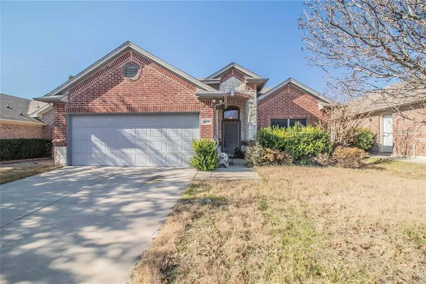 $1,995 | 10625 Braewood Drive, Fort Worth, TX 76131
