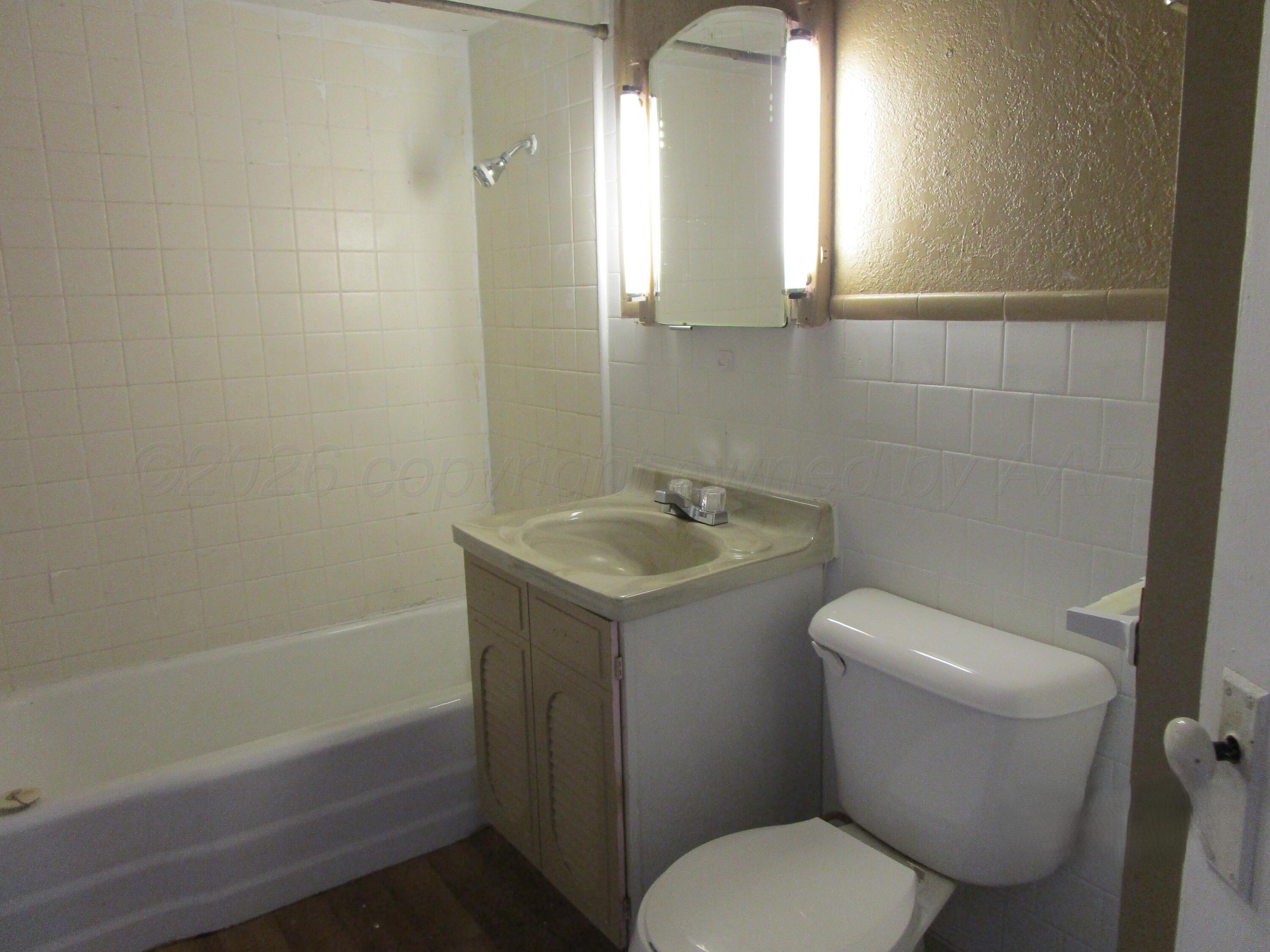 120 Elm Street Borger, TX 79007 - Photo 7 of 12 Bathroom 2