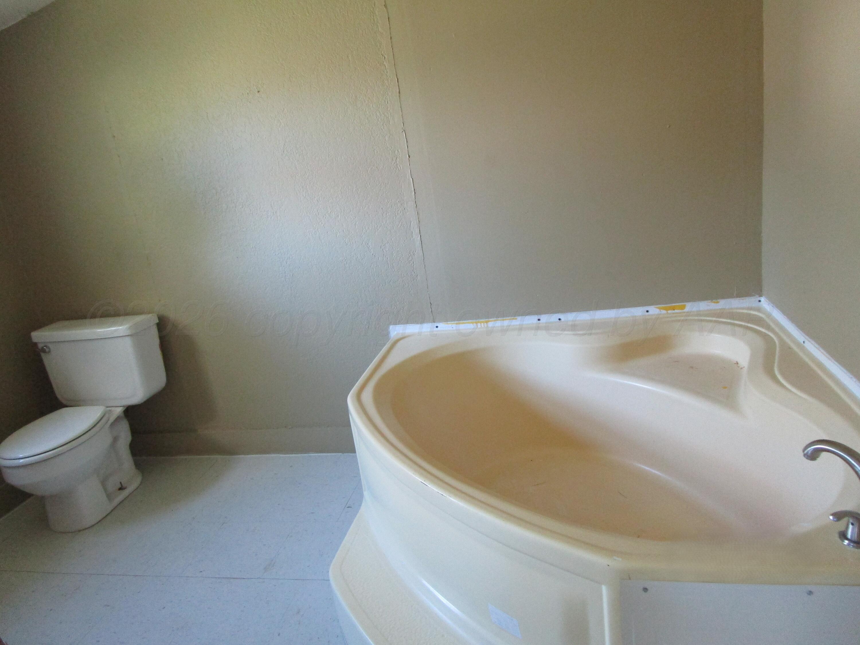 120 Elm Street Borger, TX 79007 - Photo 9 of 12 Bathroom 1