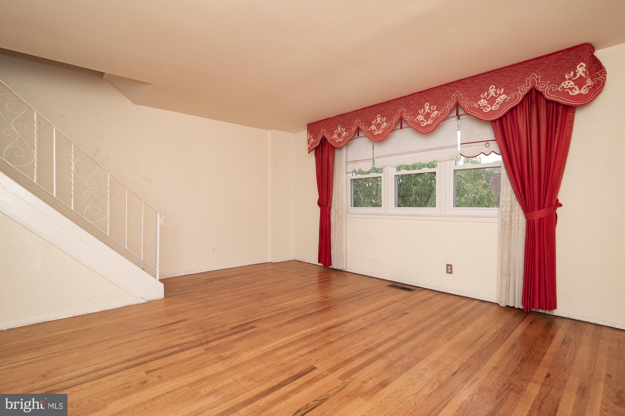9954 Wingtip Road Philadelphia, PA 19115 - Photo 6 of 31 Gallery Image 6