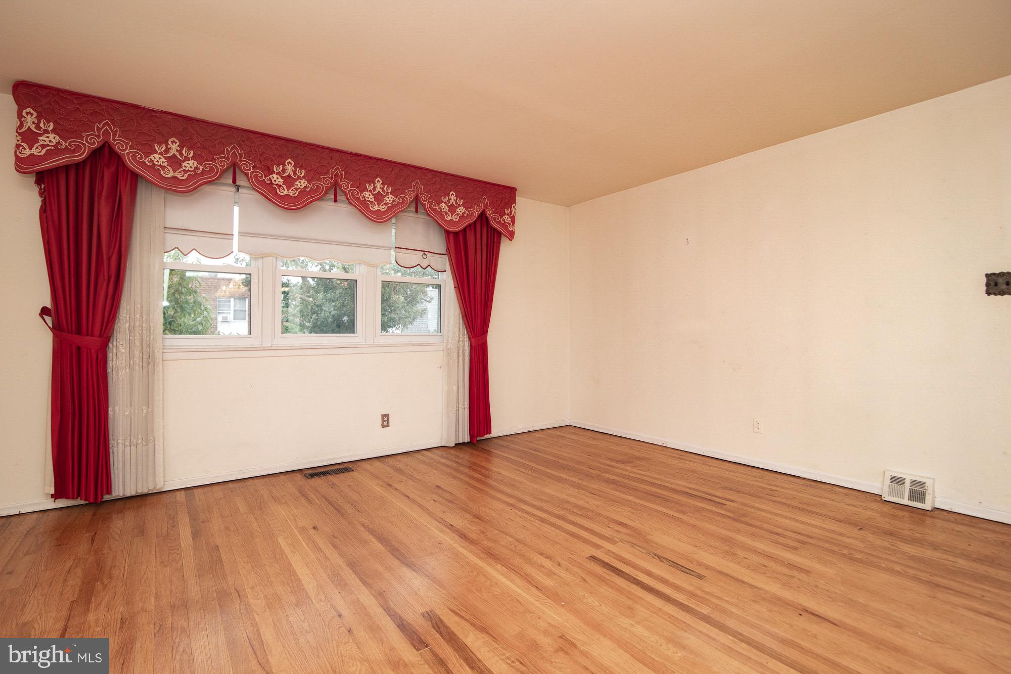 9954 Wingtip Road Philadelphia, PA 19115 - Photo 7 of 31 Gallery Image 7