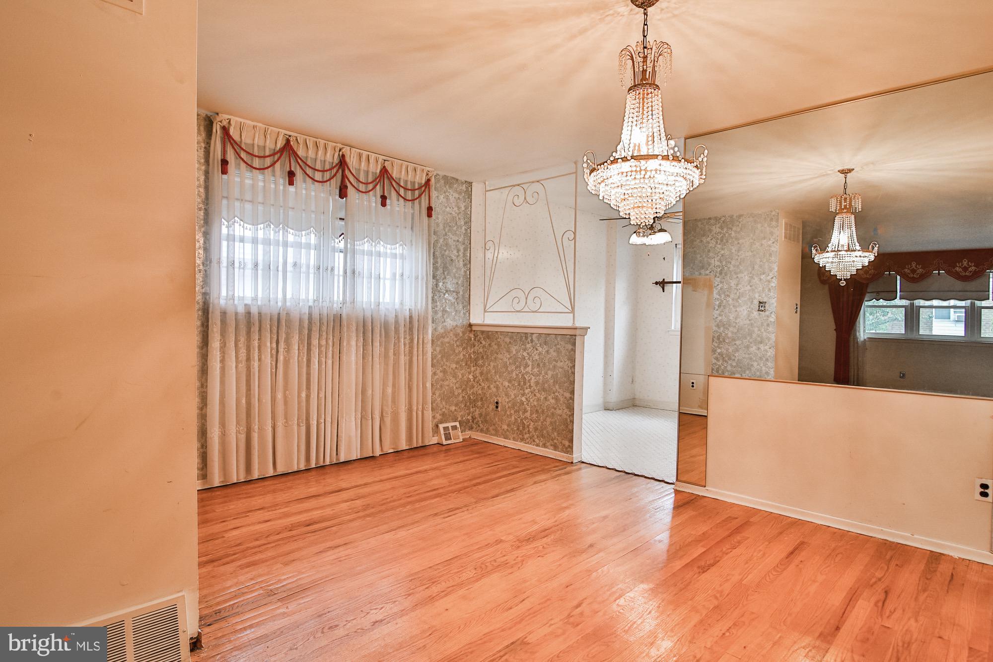 9954 Wingtip Road Philadelphia, PA 19115 - Photo 9 of 31 Gallery Image 9
