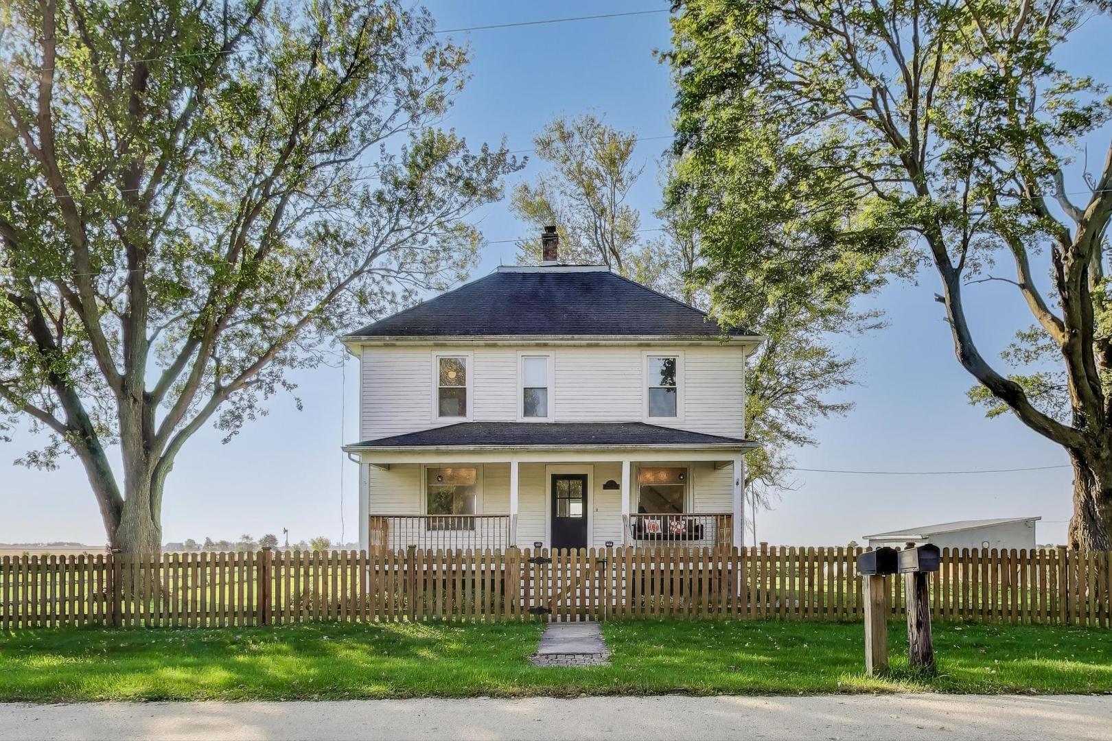 17128 Lukens Road Sycamore, IL 60178 - Photo 2 of 45 a front view of a house with a garden