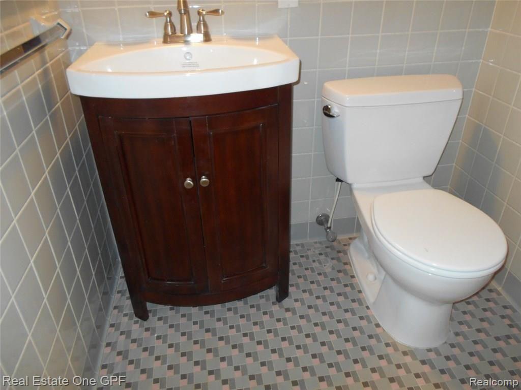 725 Harcourt Road Grosse Pointe, MI 48230 - Photo 18 of 28