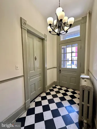 $1,999 | 913 Prince Street, Unit 2, Alexandria, VA 22314