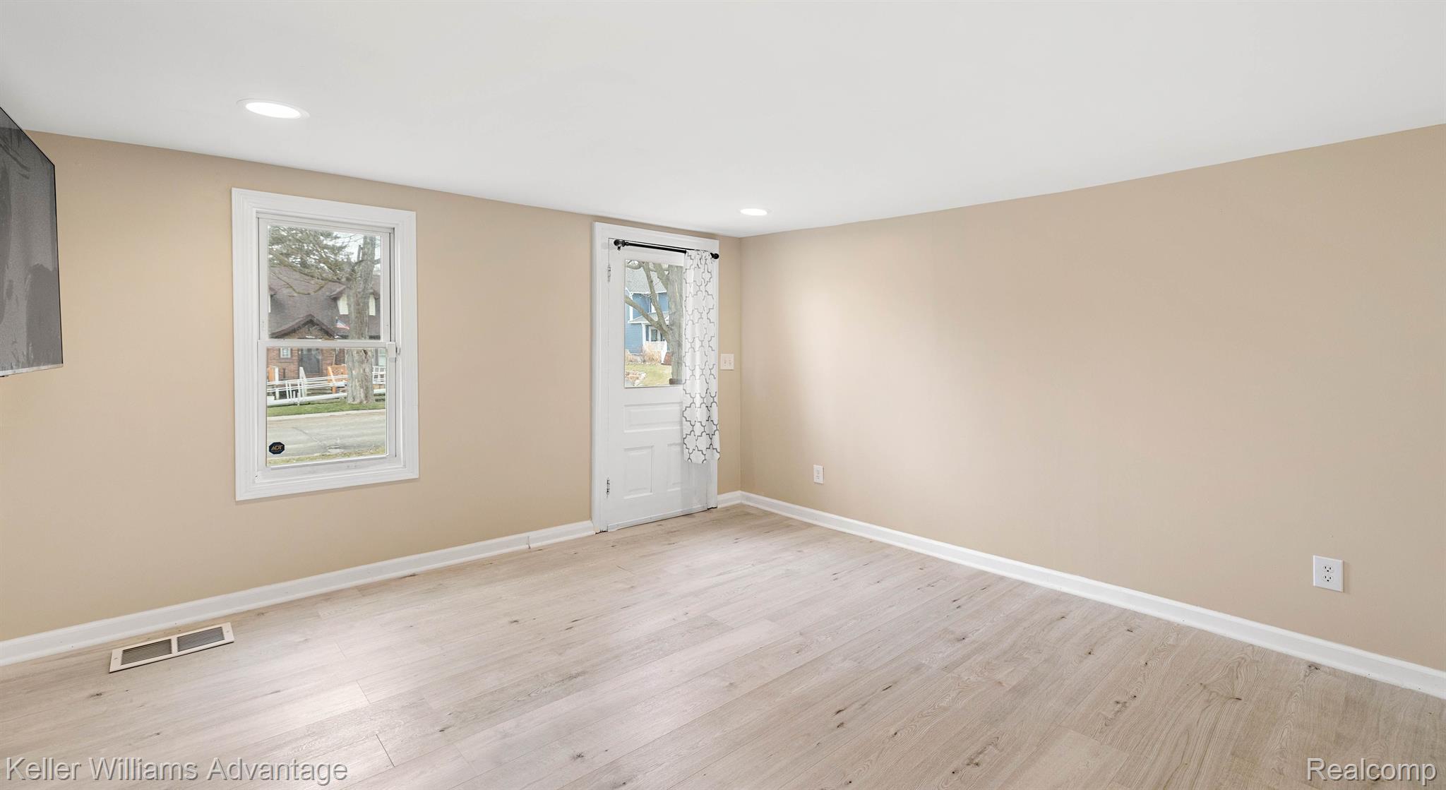 503 South Walnut Street Howell, MI 48843 - Photo 9 of 28 Gallery Image 9