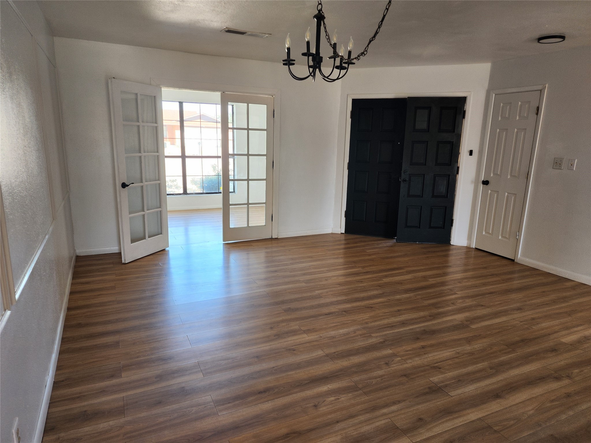 405 Godfrey Avenue Rio Communities, NM 87002 - Photo 4 of 38 Front Entry Room