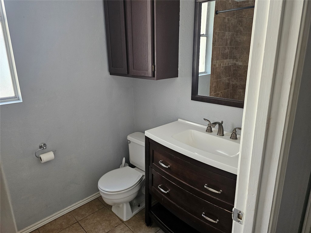 12503 Deer Falls Drive Austin, TX 78729 - Photo 15 of 26 Guest bathroom