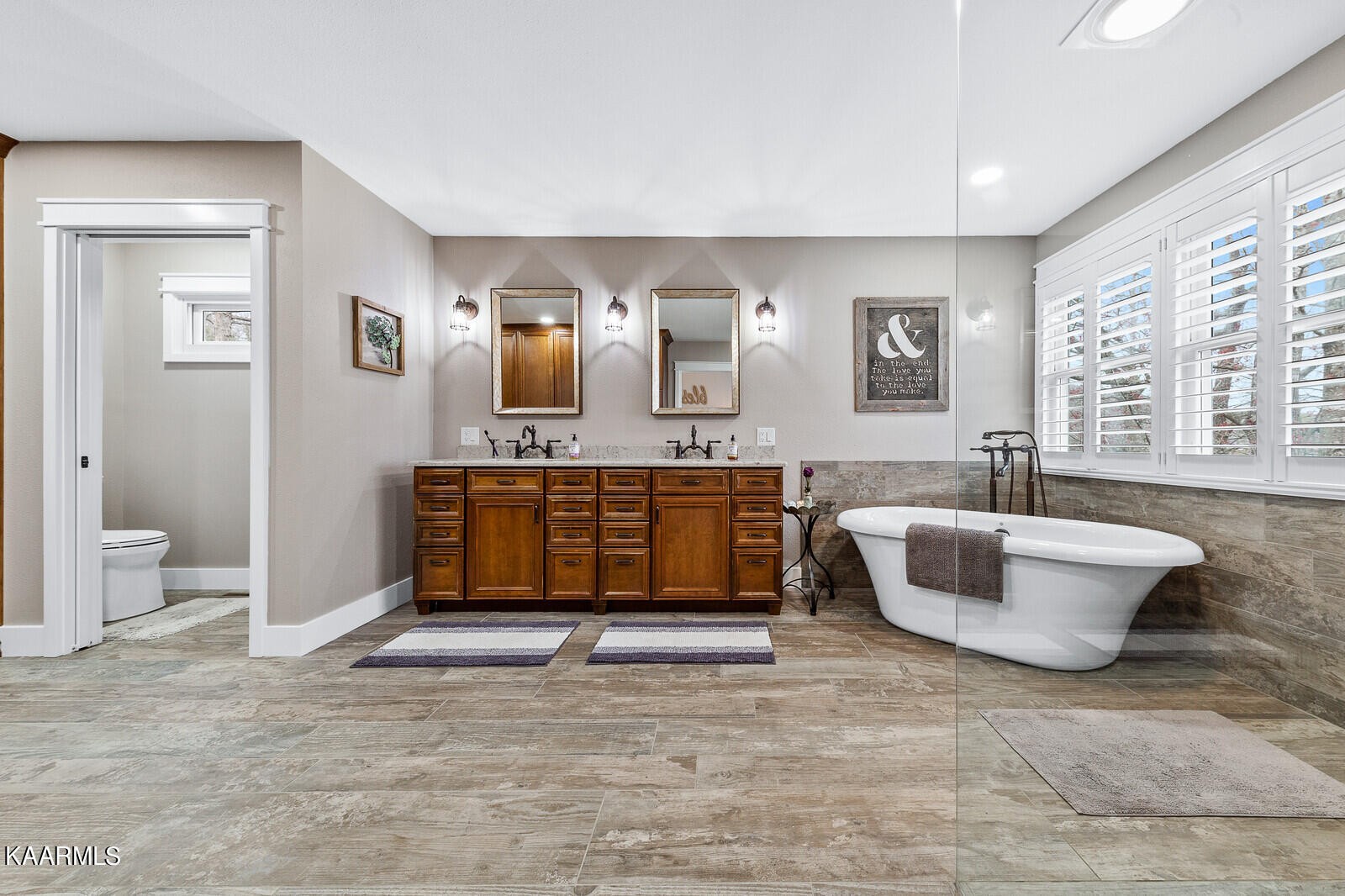16 Milnor Circle Crossville, TN 38558 - Photo 19 of 50 a living room with furniture and window