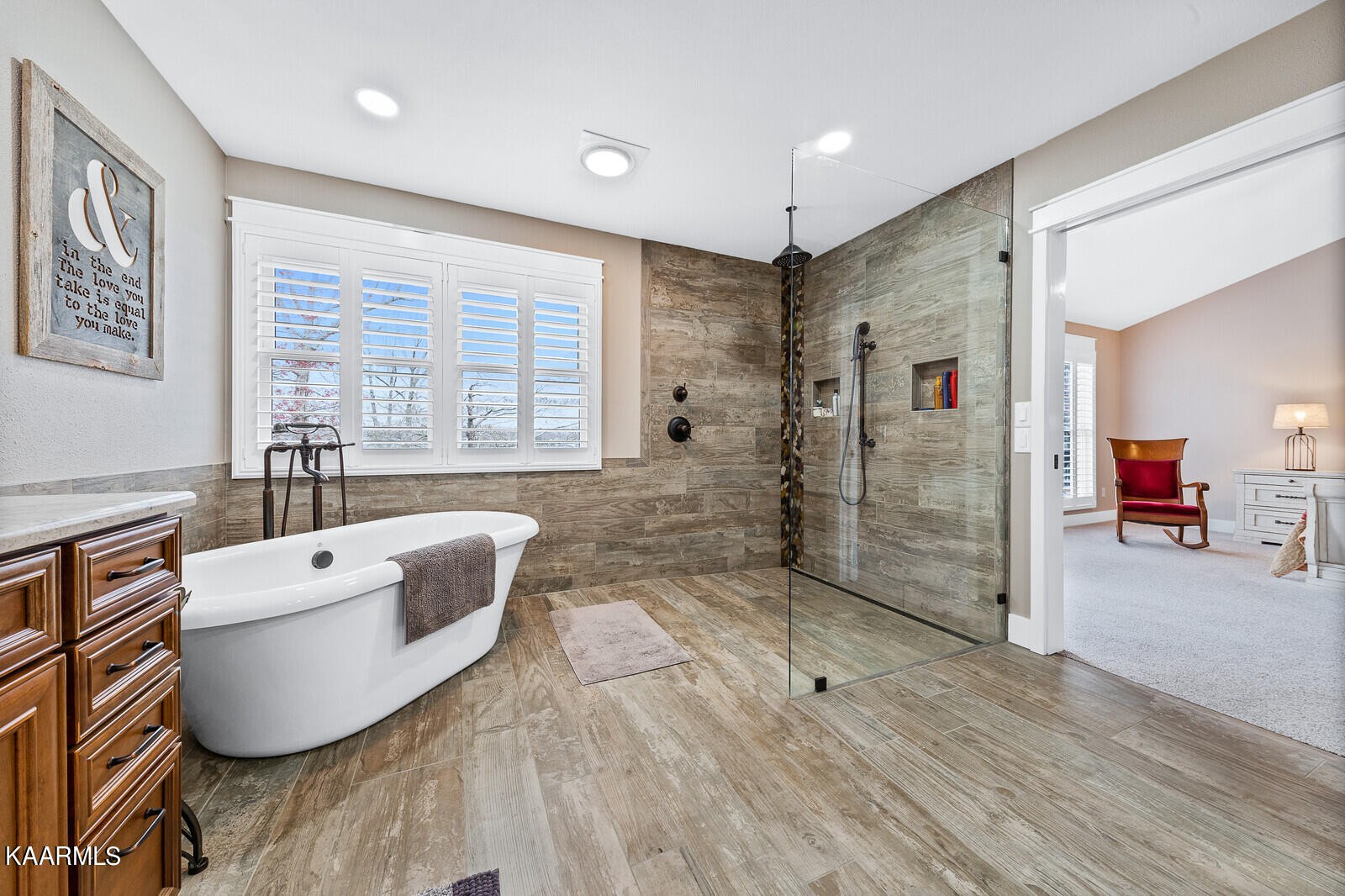 16 Milnor Circle Crossville, TN 38558 - Photo 20 of 50 a living room with furniture