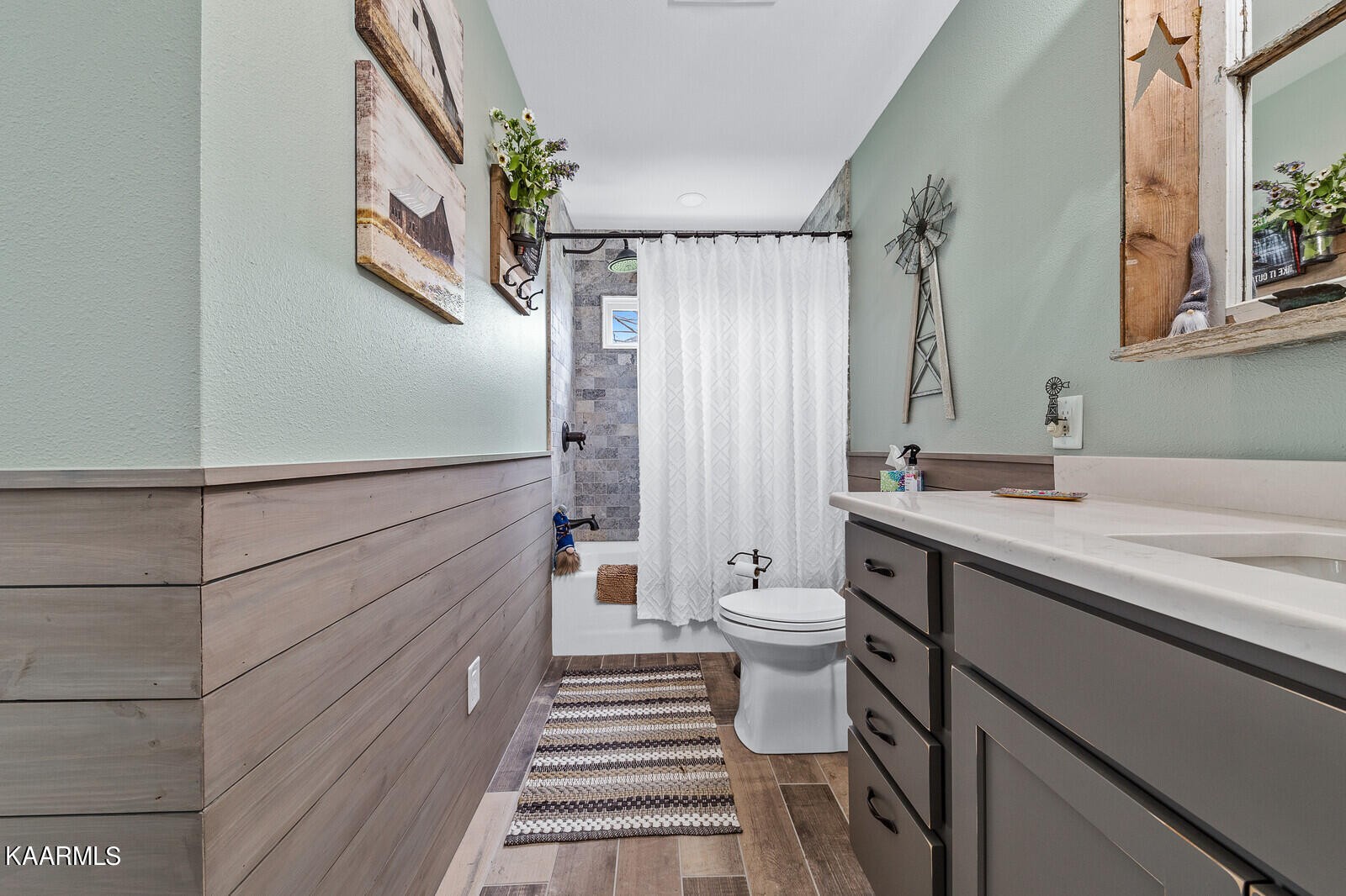 16 Milnor Circle Crossville, TN 38558 - Photo 27 of 50 a bathroom with a sink toilet and shower