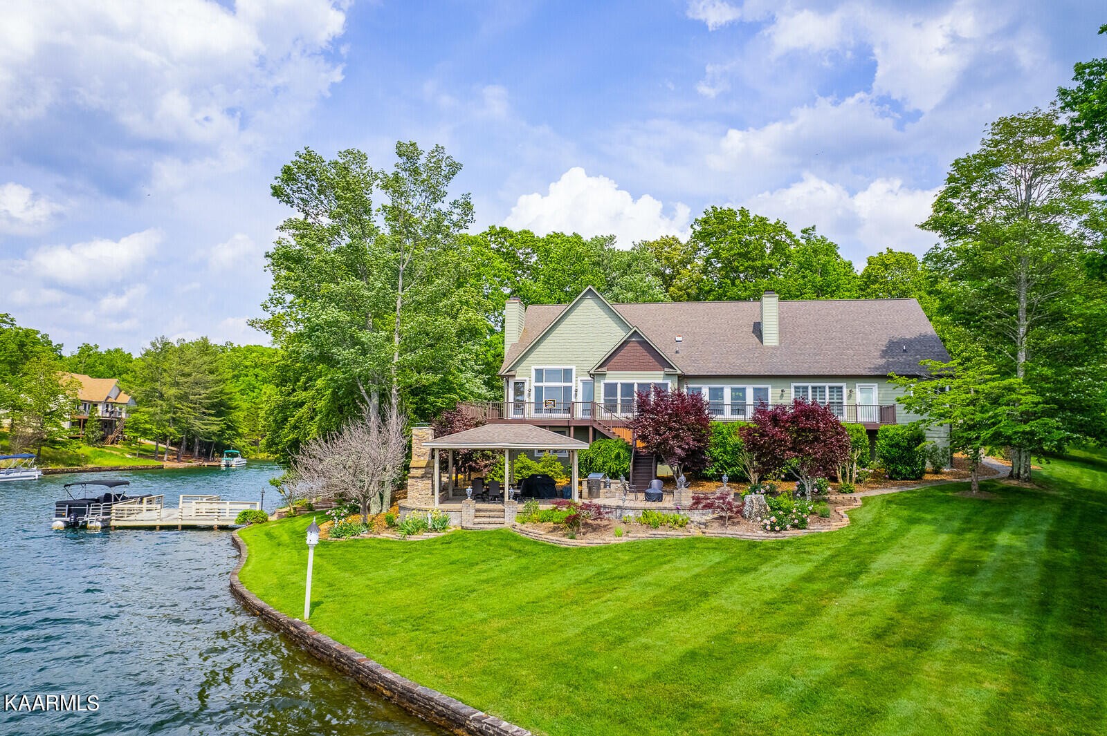 16 Milnor Circle Crossville, TN 38558 - Photo 3 of 50 a front view of a house with garden