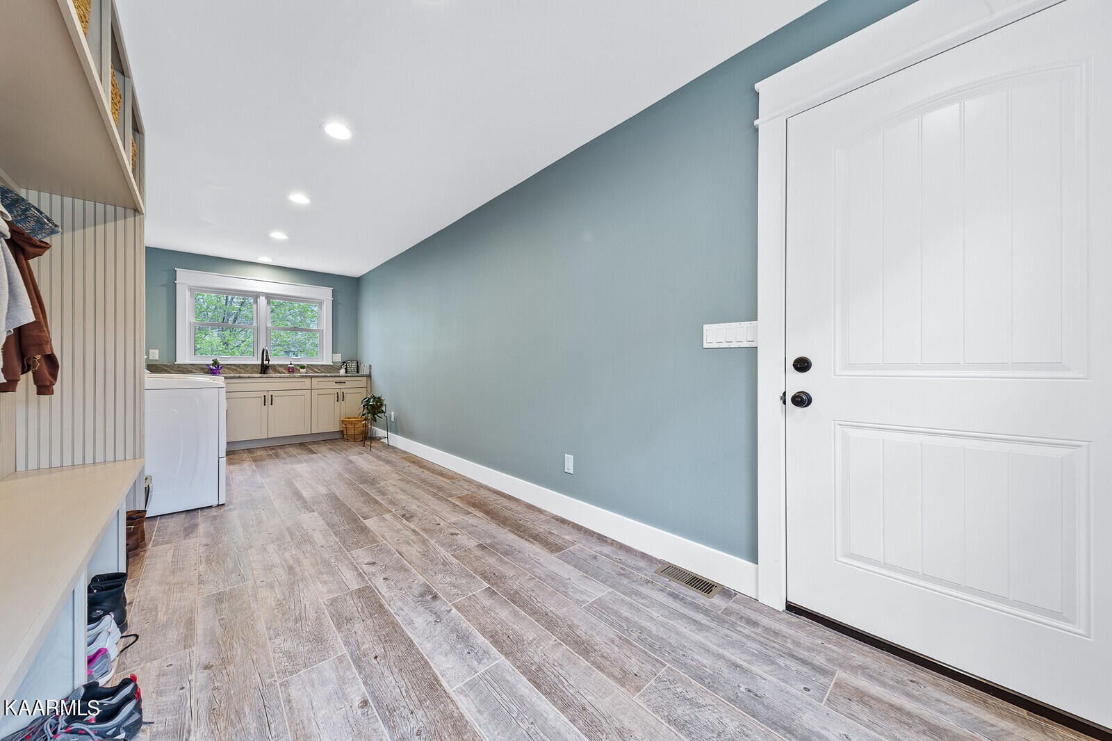 16 Milnor Circle Crossville, TN 38558 - Photo 32 of 50 a view of empty room with wooden floor