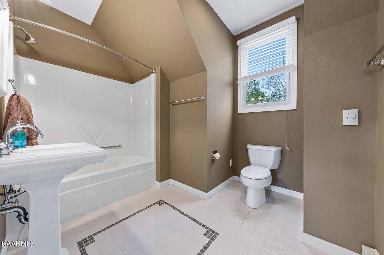 16 Milnor Circle Crossville, TN 38558 - Photo 37 of 50 a bathroom with a toilet sink and a bathtub