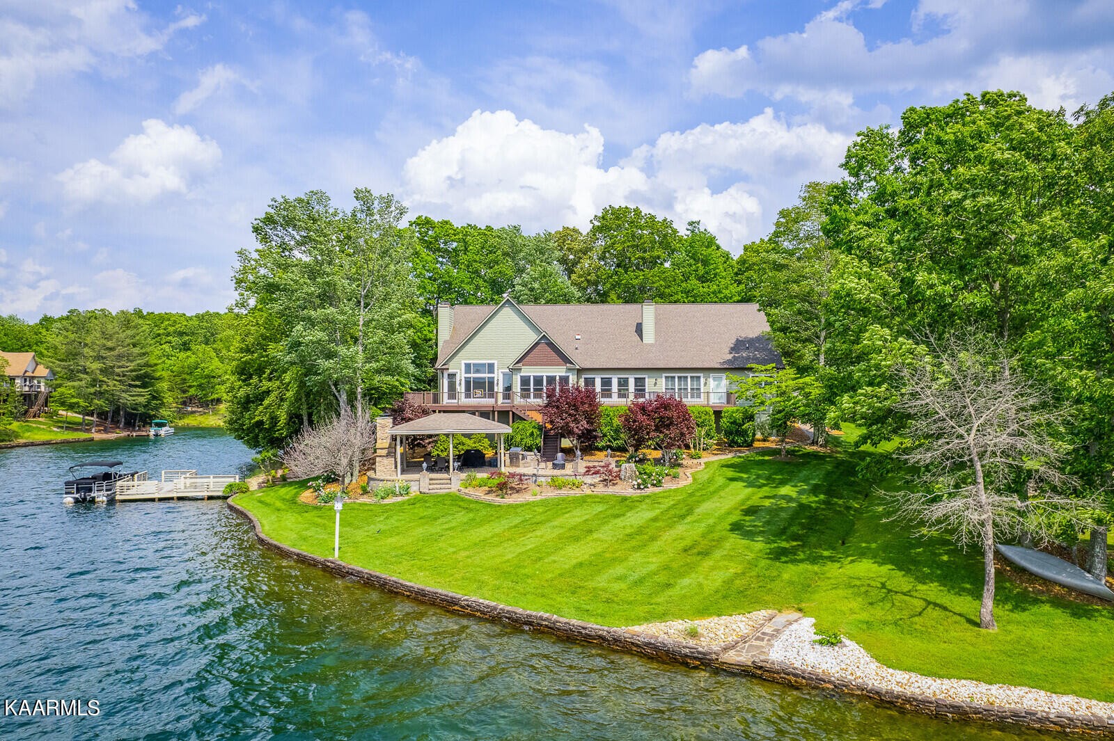 16 Milnor Circle Crossville, TN 38558 - Photo 4 of 50 a aerial view of a house with a big yard potted plants and large tree