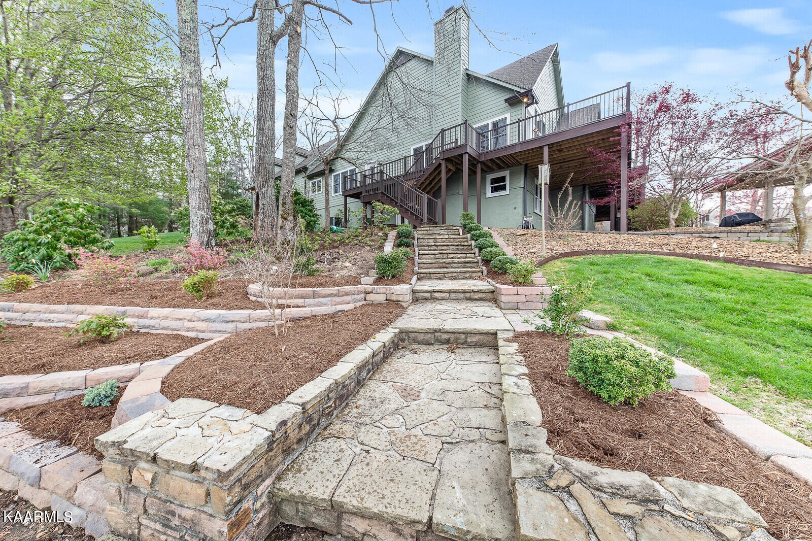 16 Milnor Circle Crossville, TN 38558 - Photo 44 of 50 a front view of a house with garden
